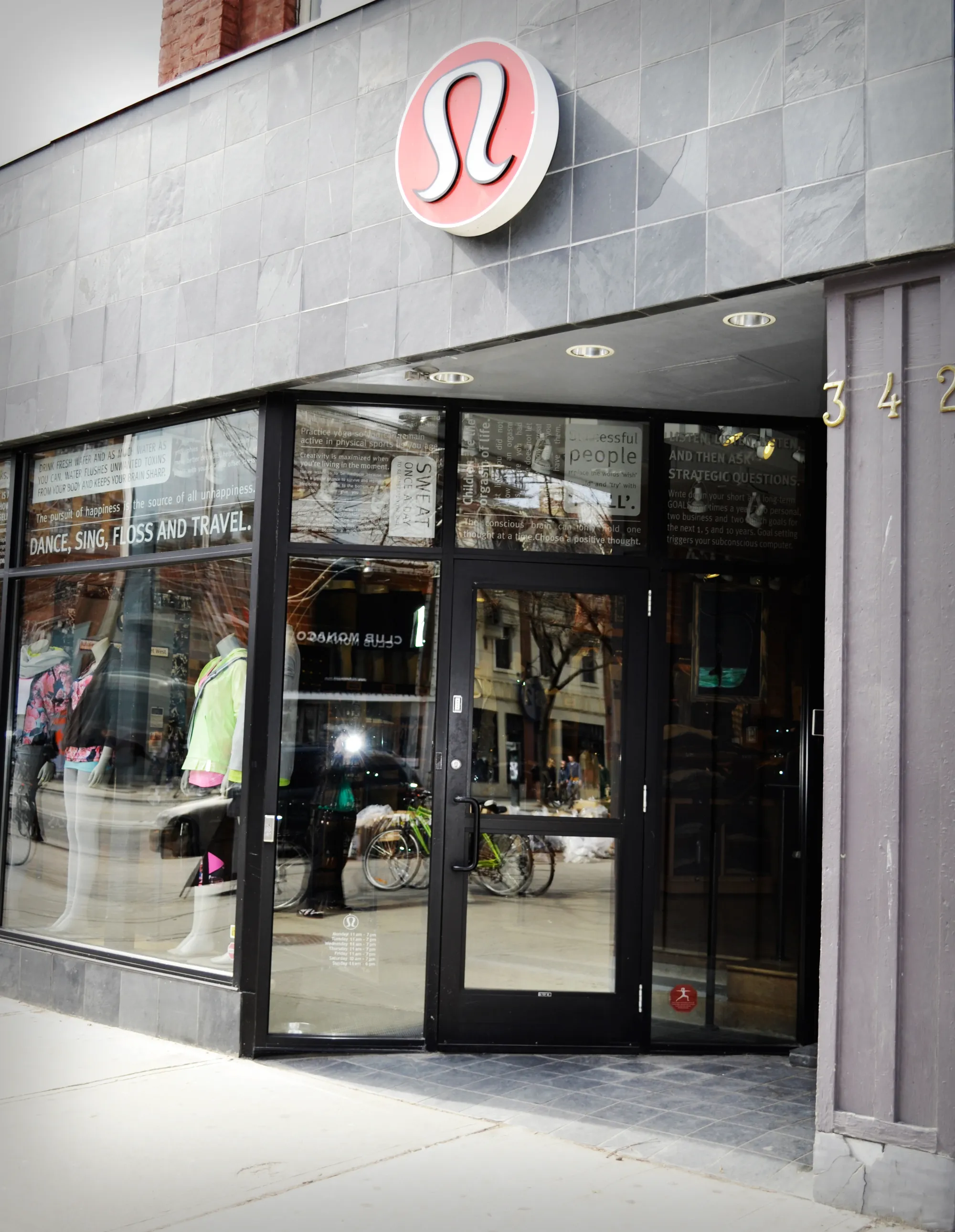 Lululemon Store Canada