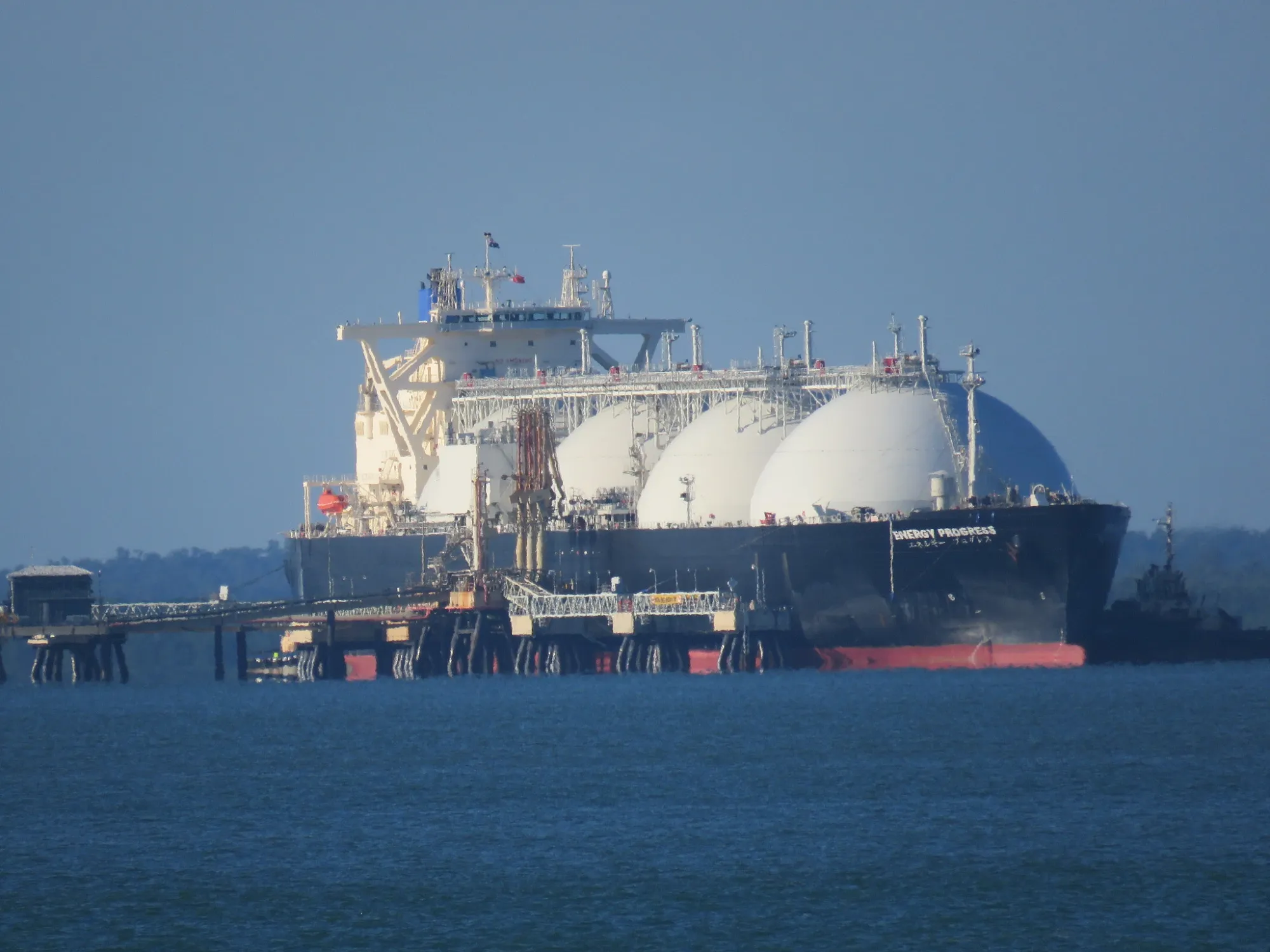 LNG Tanker by Ken Hodge, CC BY 2.0