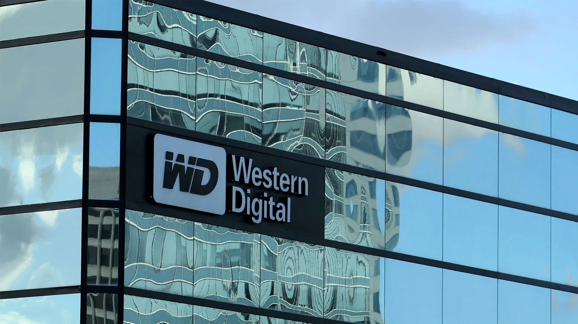 Western Digital Soars on Strong Q1 Beat, Raised Guidance, and Dividend Increase