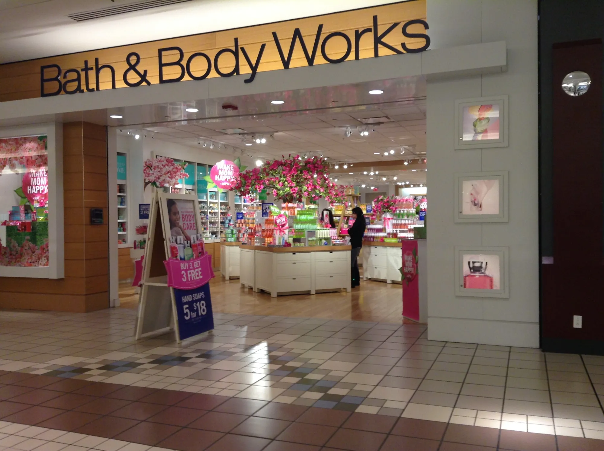 Bath & Body Works Faces Multiple Downgrades After Weak Earnings