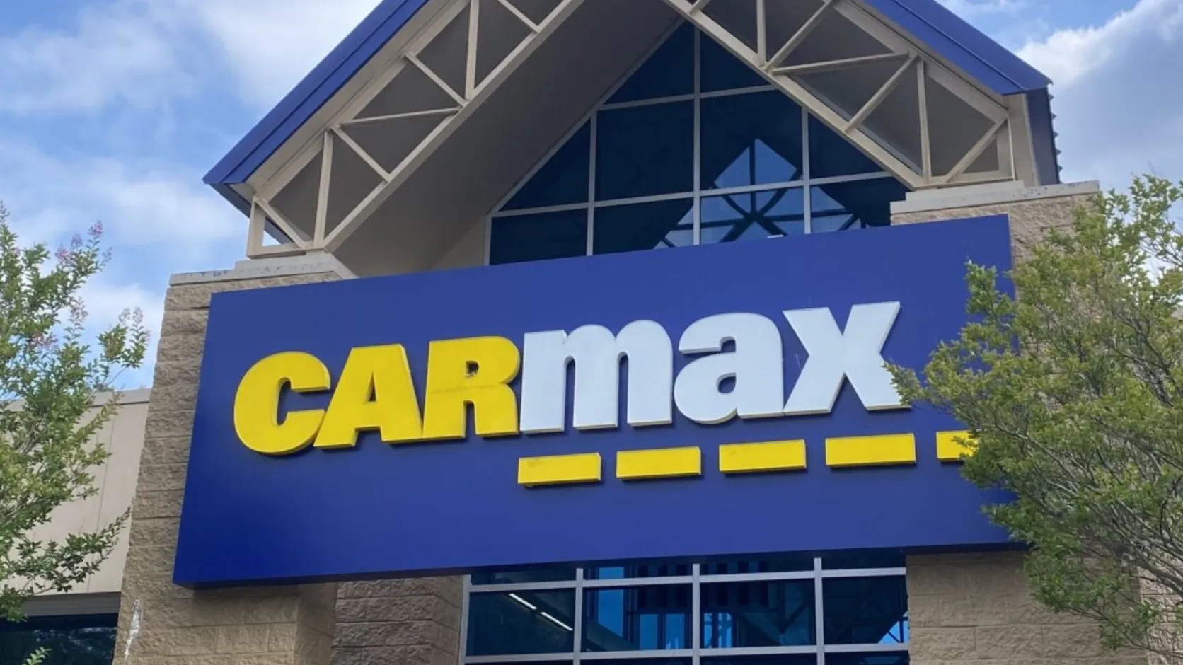 CarMax Shakes Up Leadership Amid Steep Sales Drop