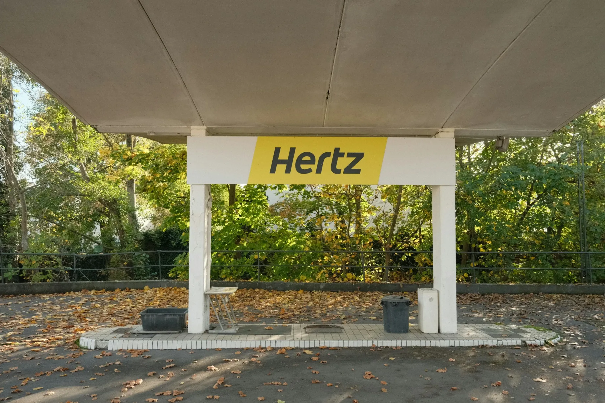 Hertz Shares Surge as Cost Cuts and Car Sales Drive Surprise Profit