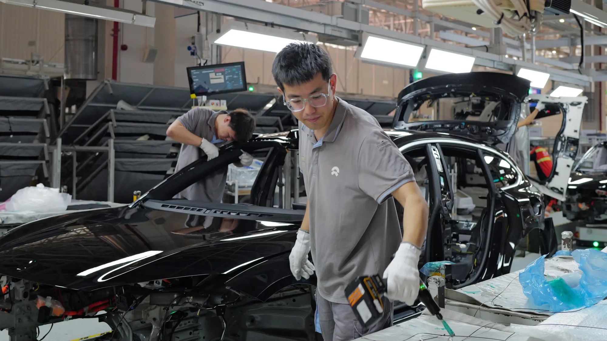 EV Headwinds: Nio and Xpeng Volumes Retreat Sequentially as Li Auto Delivery Crisis Persists