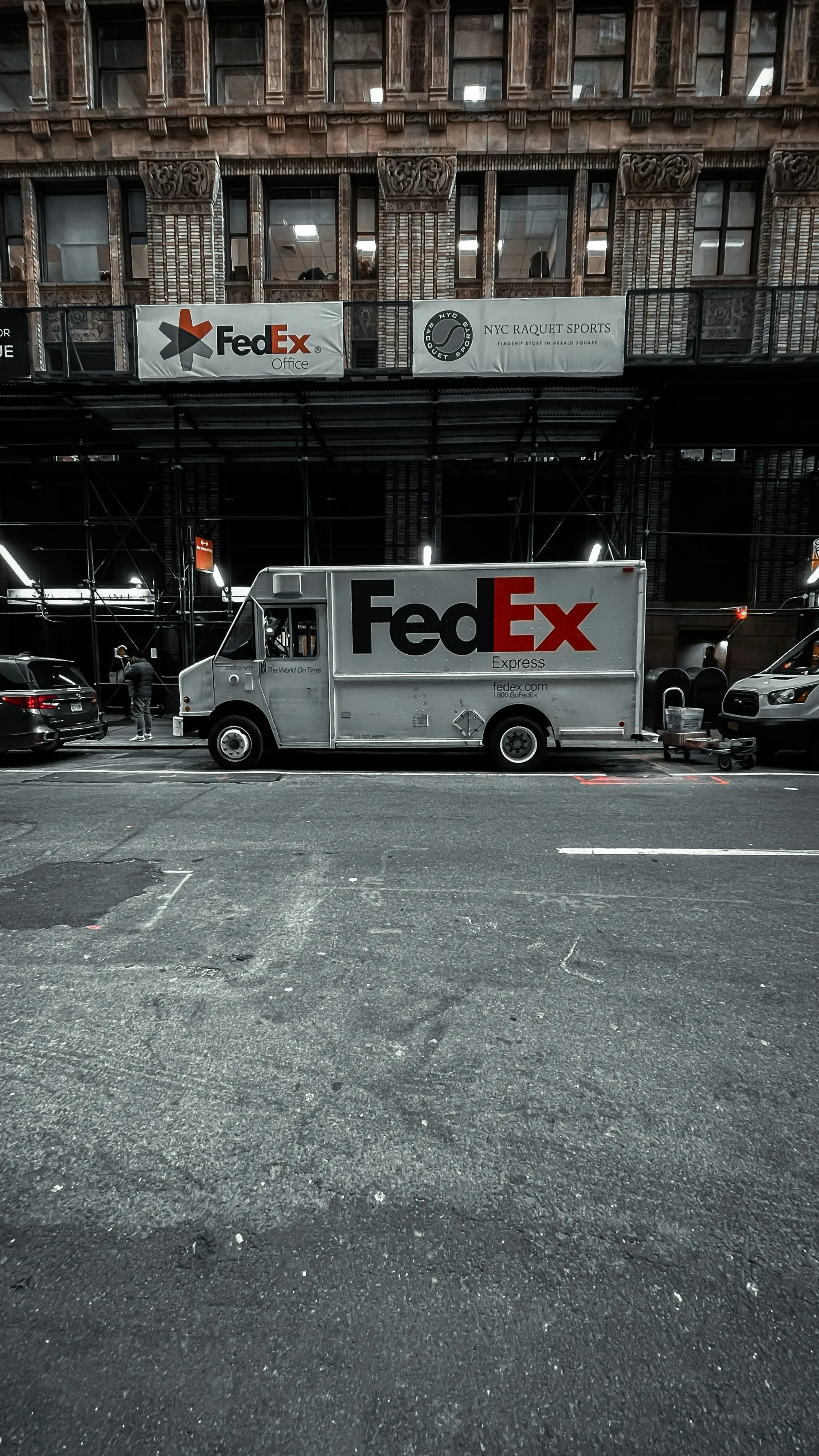 FedEx Q2 Earnings Beat Estimates, Raises 2026 Outlook