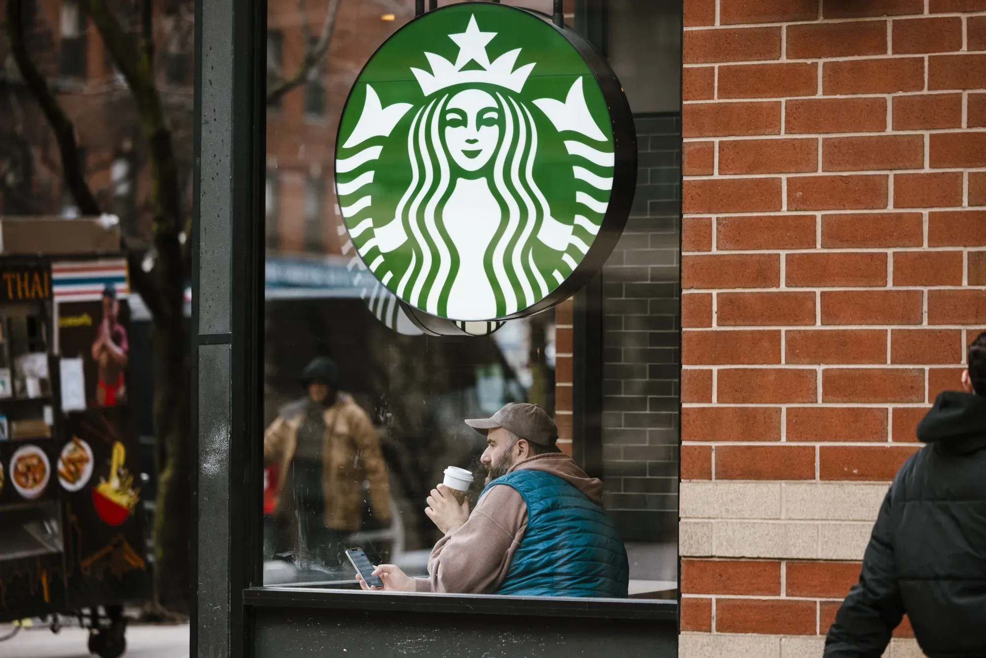 Starbucks Brews Up Strong Sales Growth Under CEO Niccol's Turnaround Plan