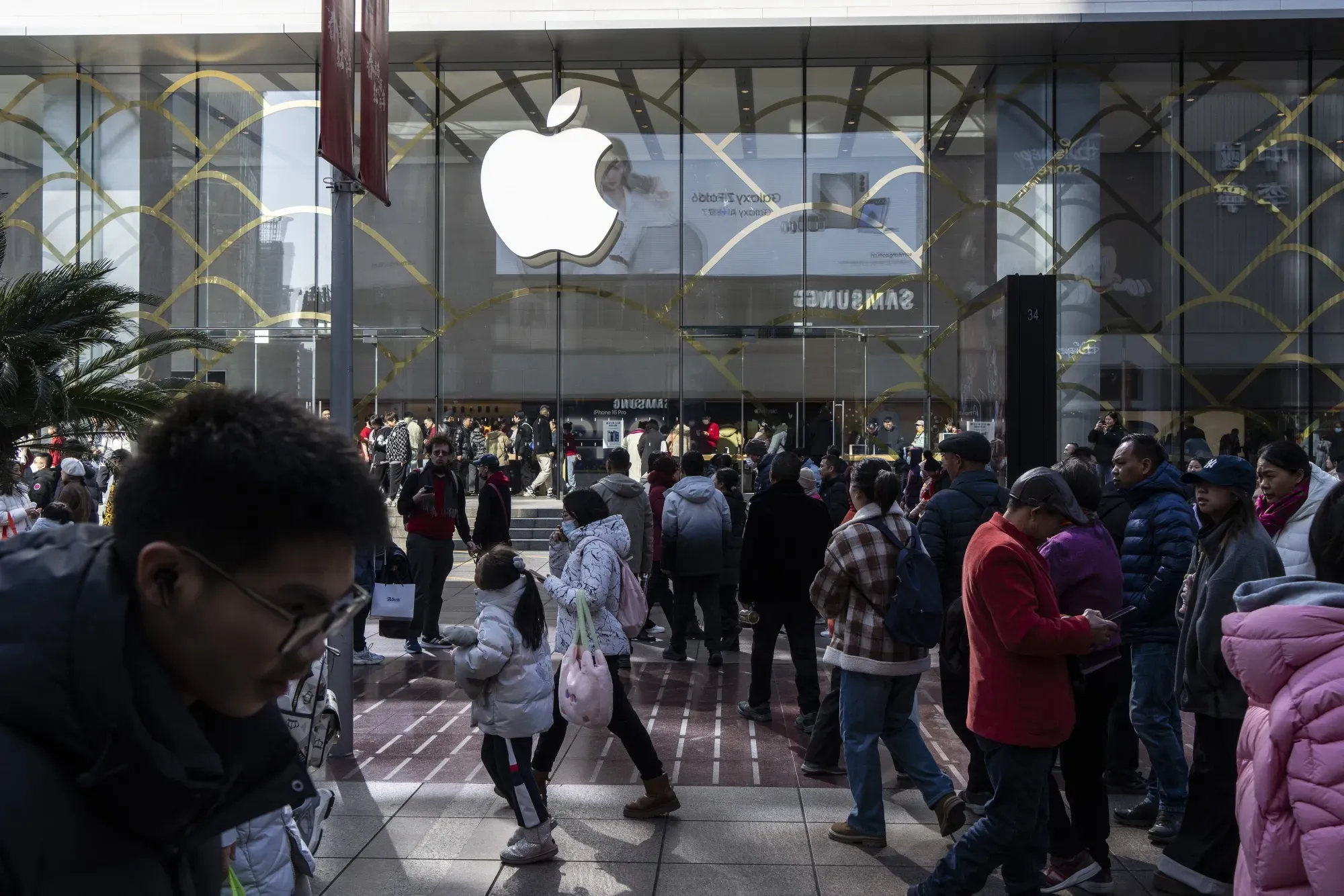 Apple's Record Q1: Can It Last Amid Supply Chain Woes?