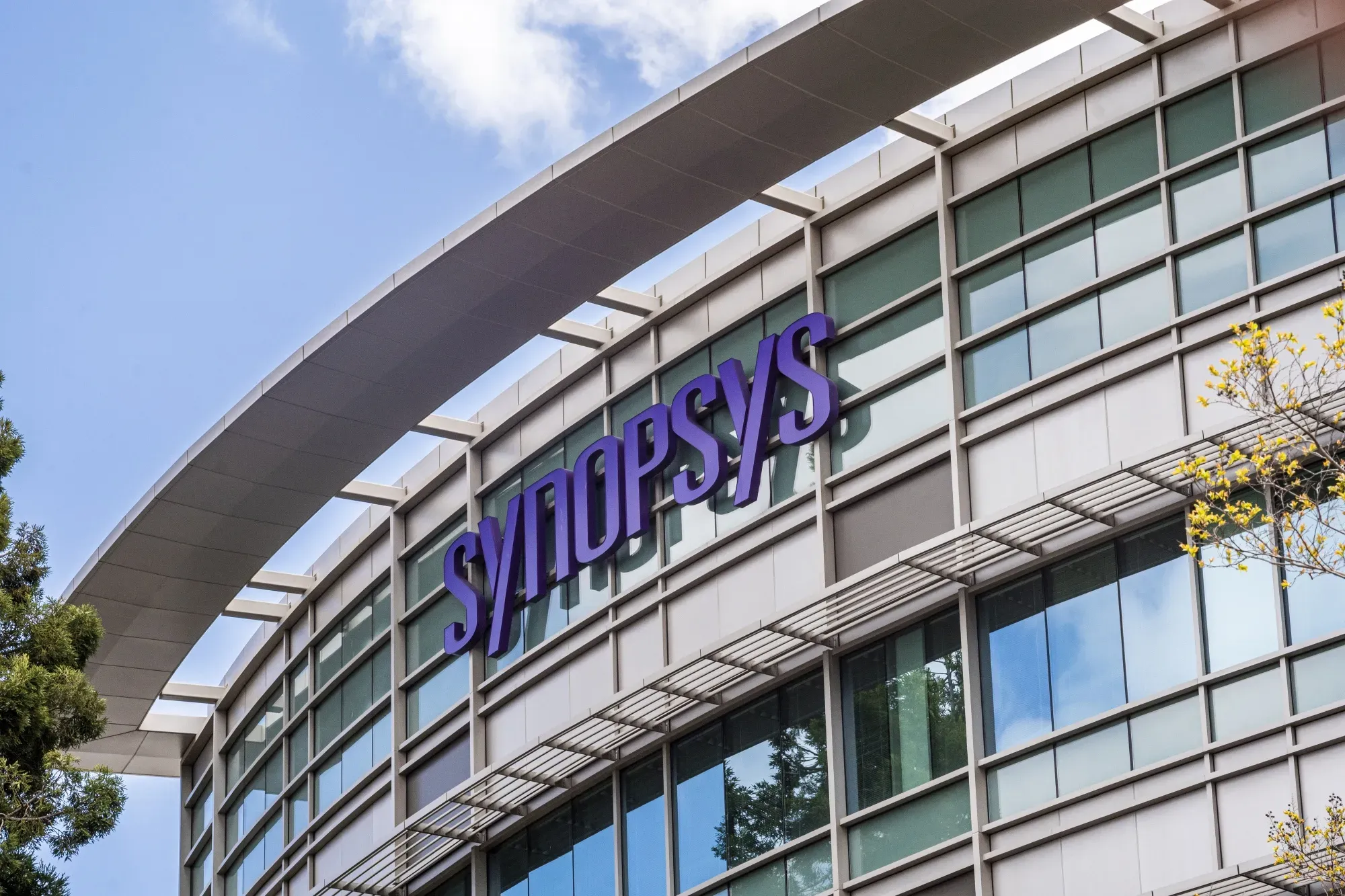Piper Sandler Downgrades Synopsys as AI Chip Shift Creates Headwinds