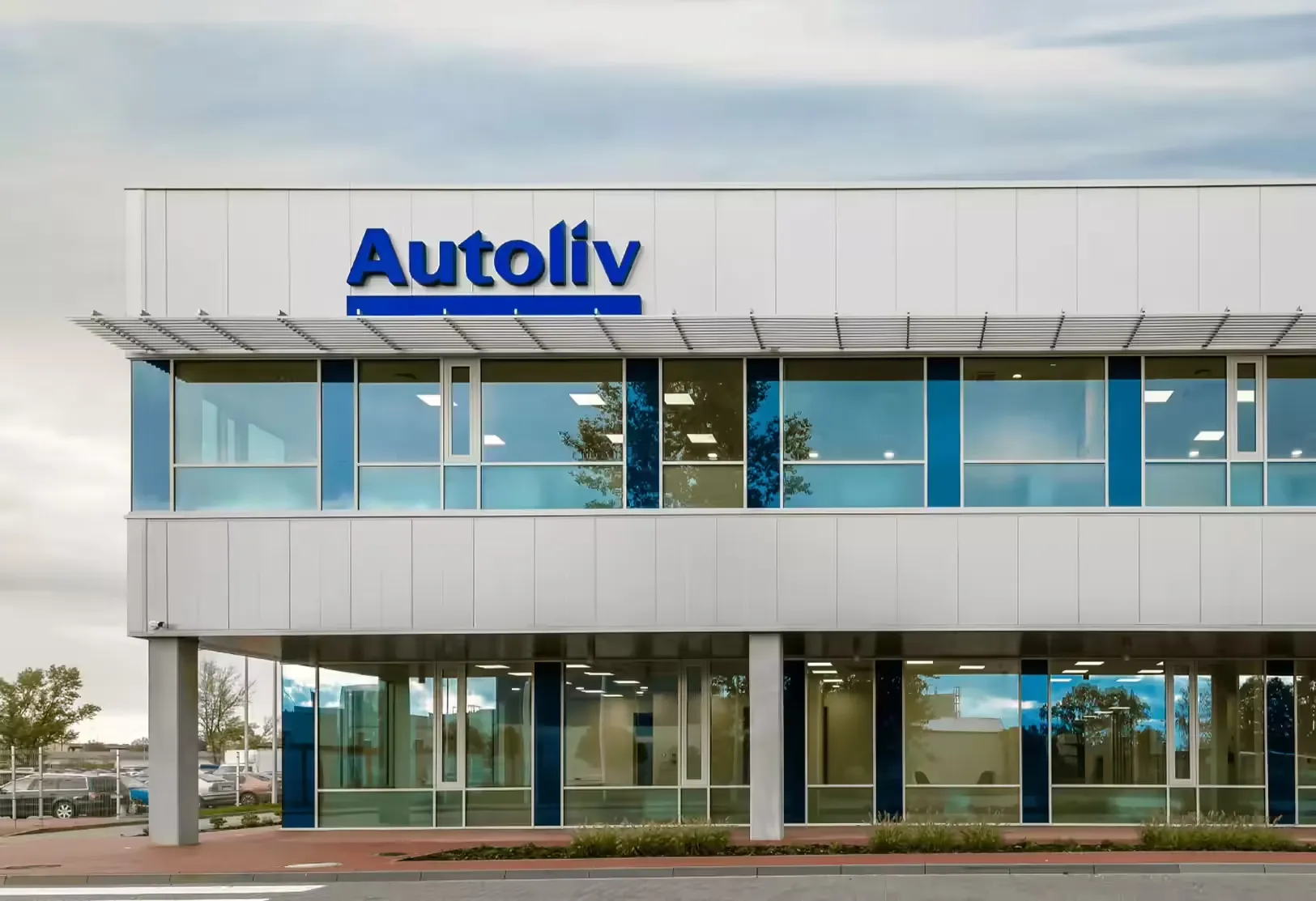 Autoliv Predicts Flat Sales Growth for 2026 Amid Auto Industry Challenges