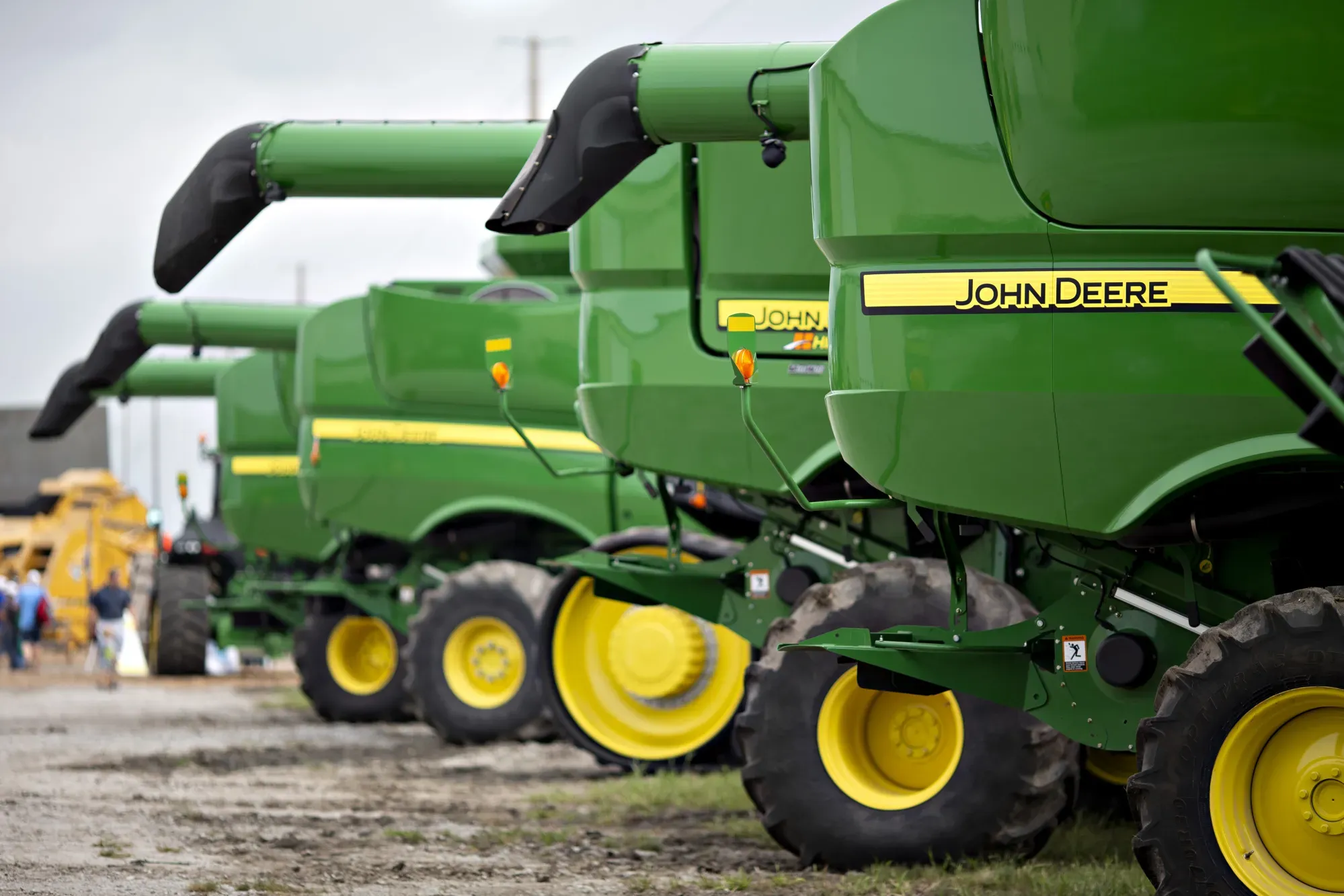 Deere Raises 2026 Profit Outlook to $4.5–5B – Recovery Signs
