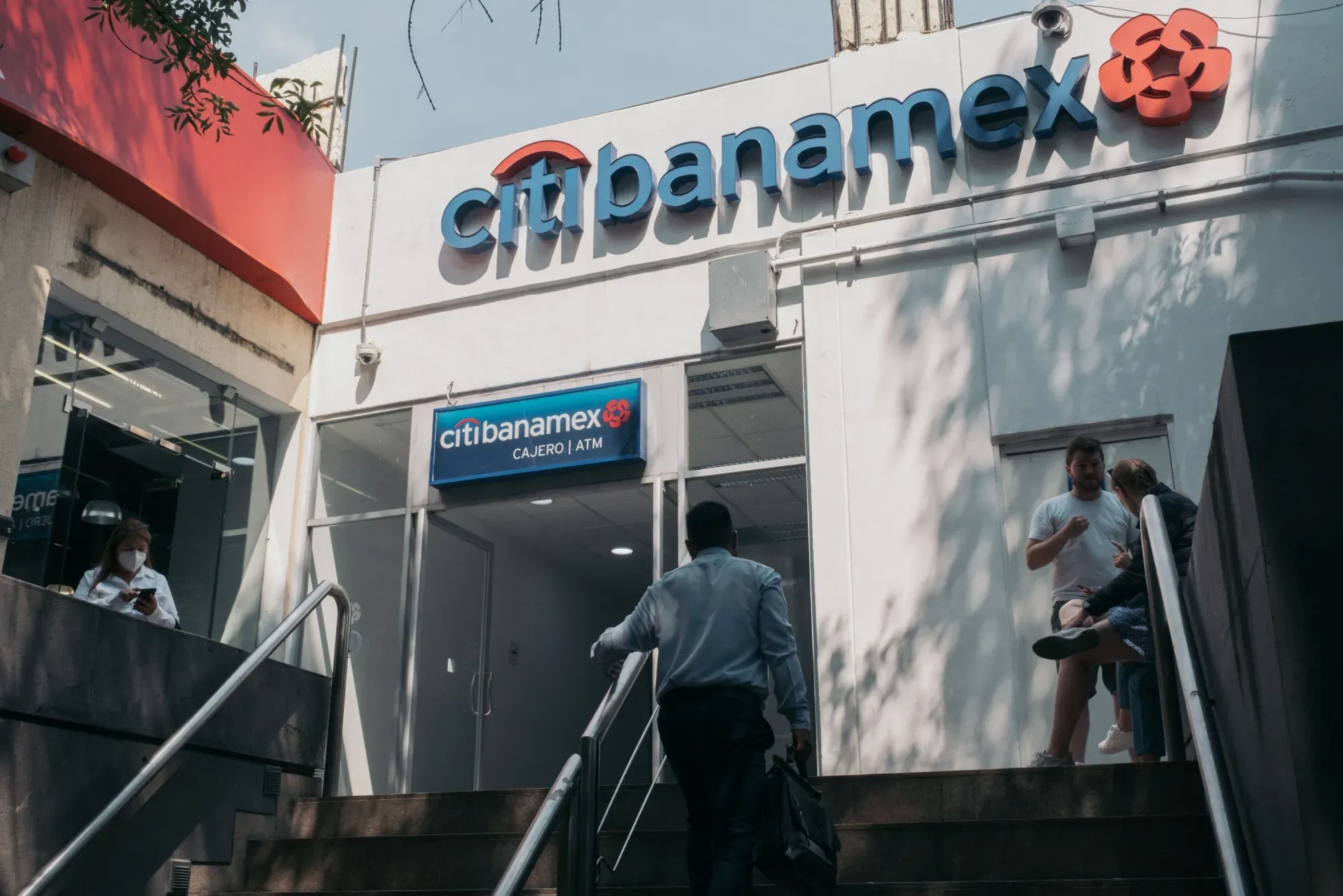 Citigroup Sells Another 24% of Banamex to Heavyweight Investors