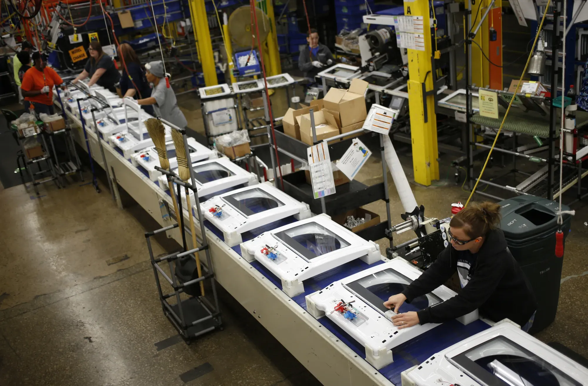 Whirlpool Launches $800 Million Stock Offering to Slash Debt – Shares Tumble