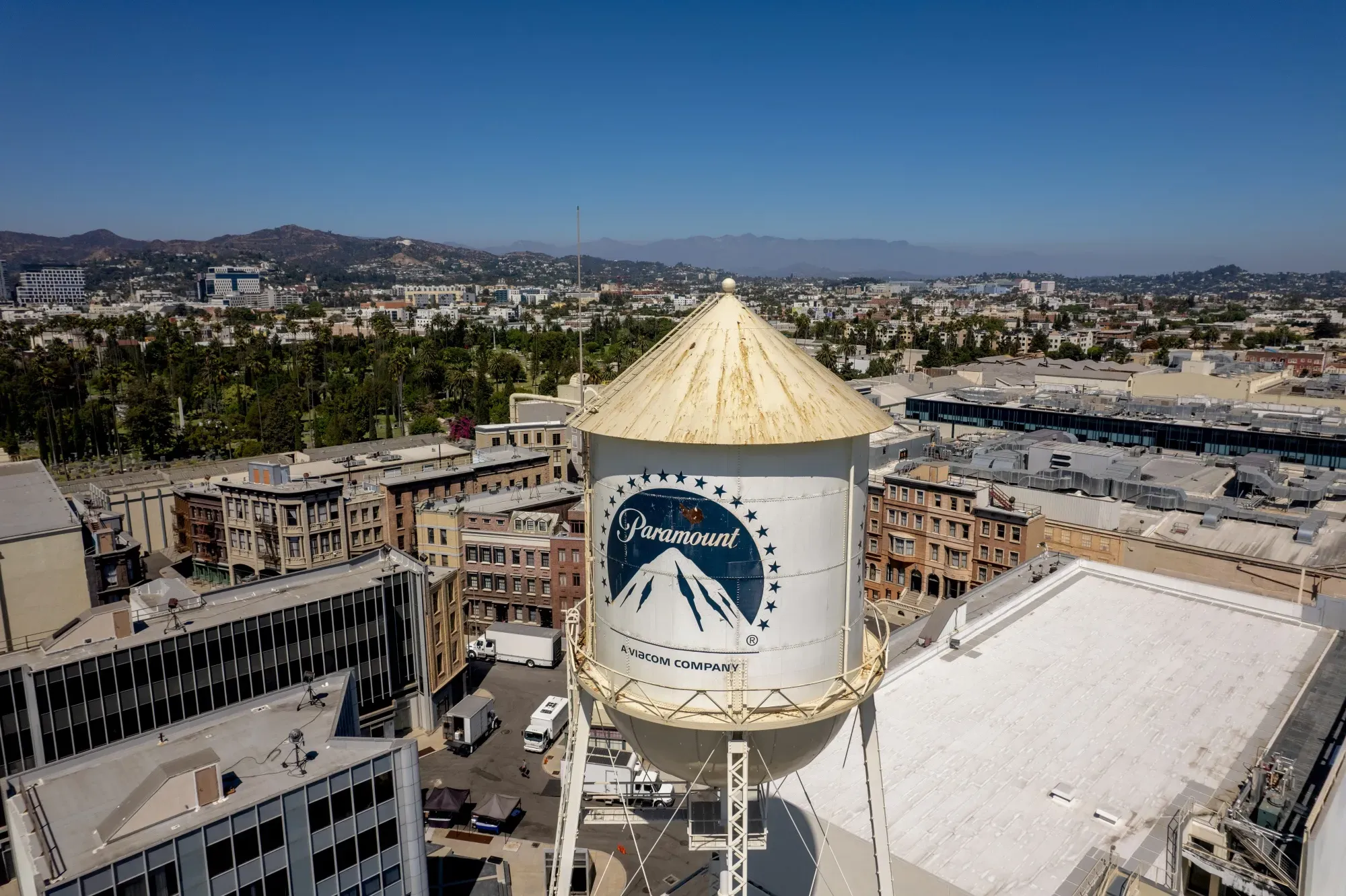 Paramount Ups Bid to $31/Share for Warner Bros. Discovery