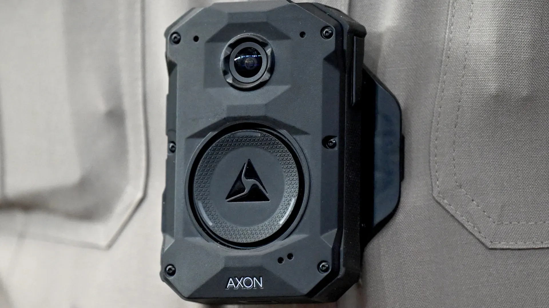 Axon’s AI & Hardware Boom Delivers 39% Growth, Beats Forecasts