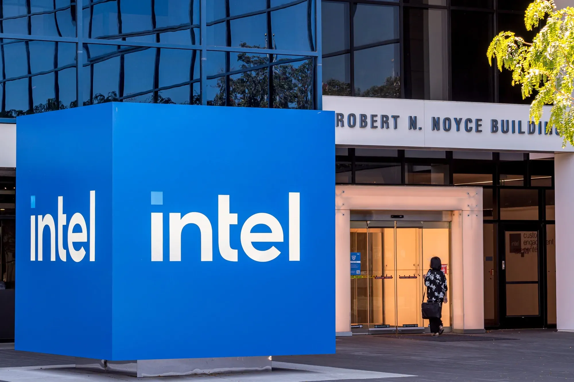 Intel and SoftBank Join Forces to Develop AI-Ready Memory Technology