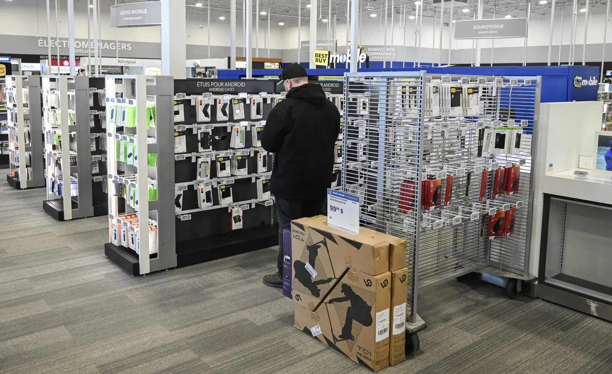 JPMorgan Downgrades Best Buy, Warns of Tough Q4 Ahead
