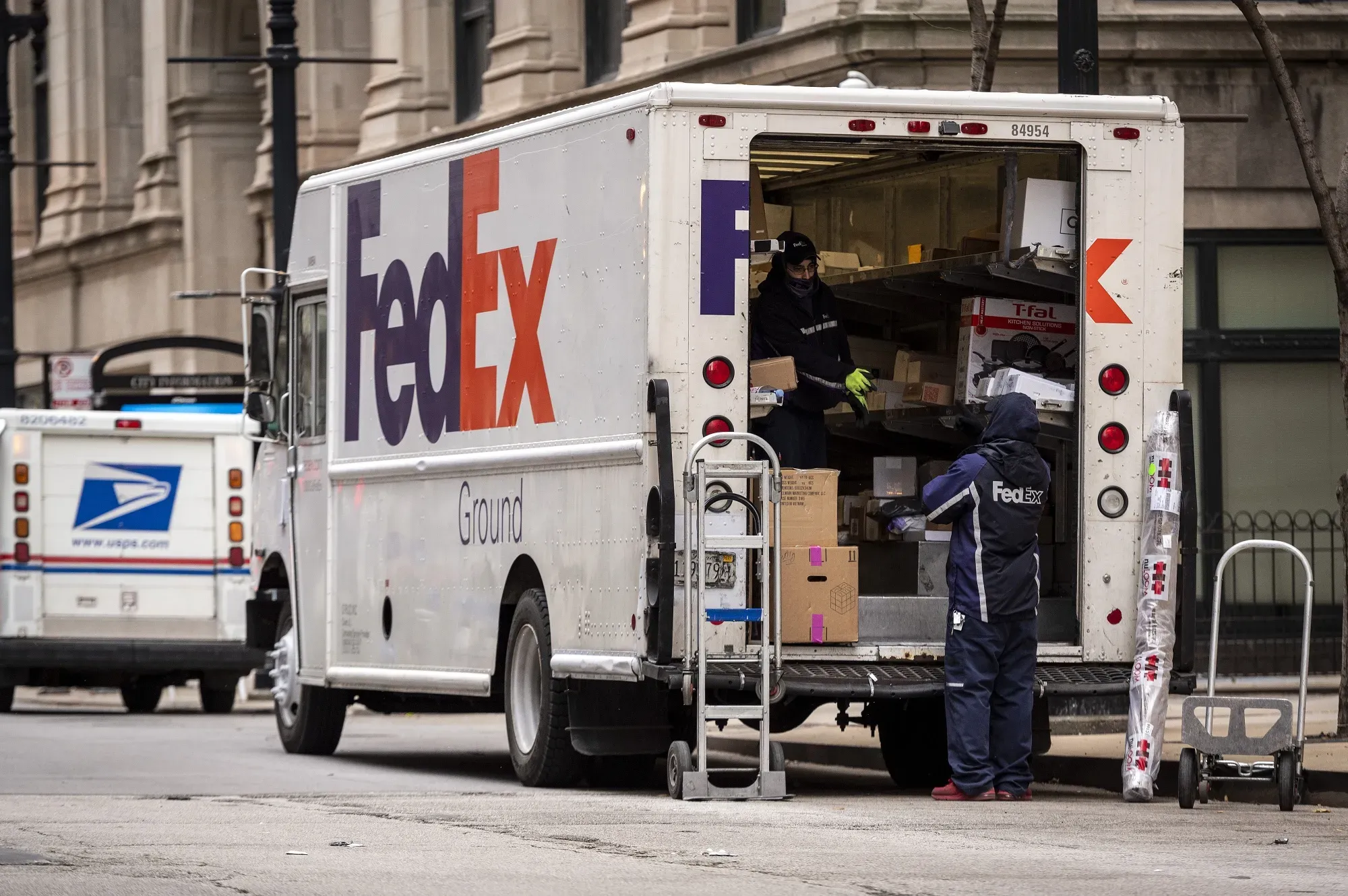 FedEx Stock Gets a Boost as Major Banks Turn More Optimistic