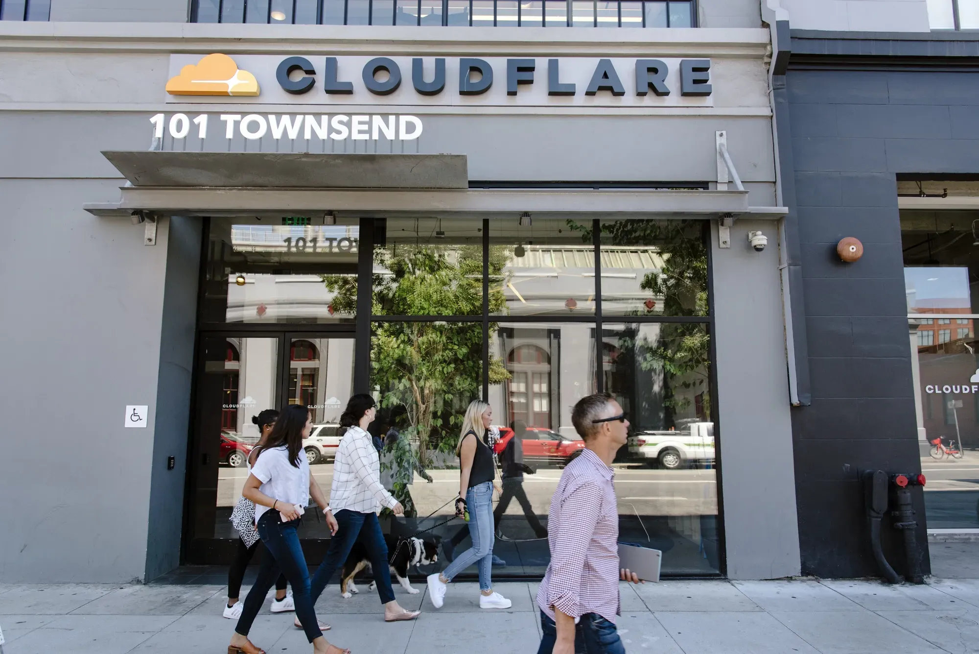 BTIG Upgrades Cloudflare to Buy, Sees Strong Long-Term Growth