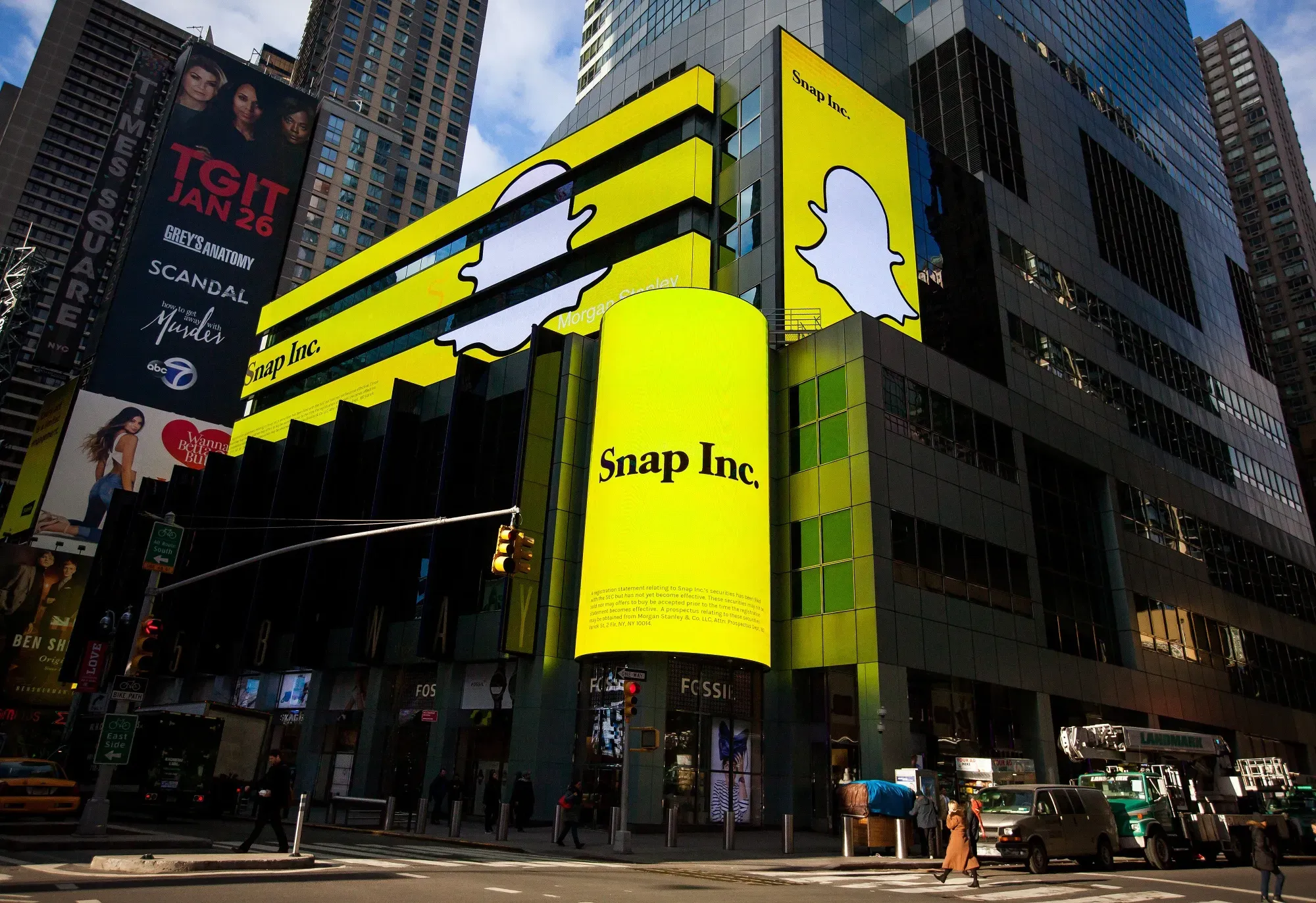 Snap Beats Q4 Revenue Estimates Despite User Decline