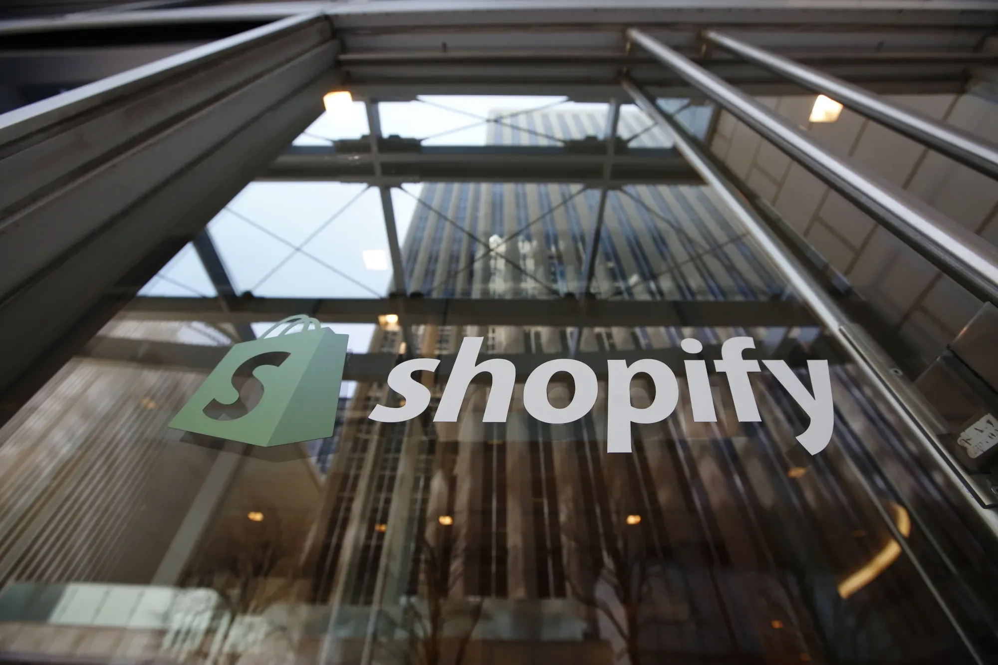 Shopify Upgraded to Buy as Analysts See Strong AI-Driven Growth Potential