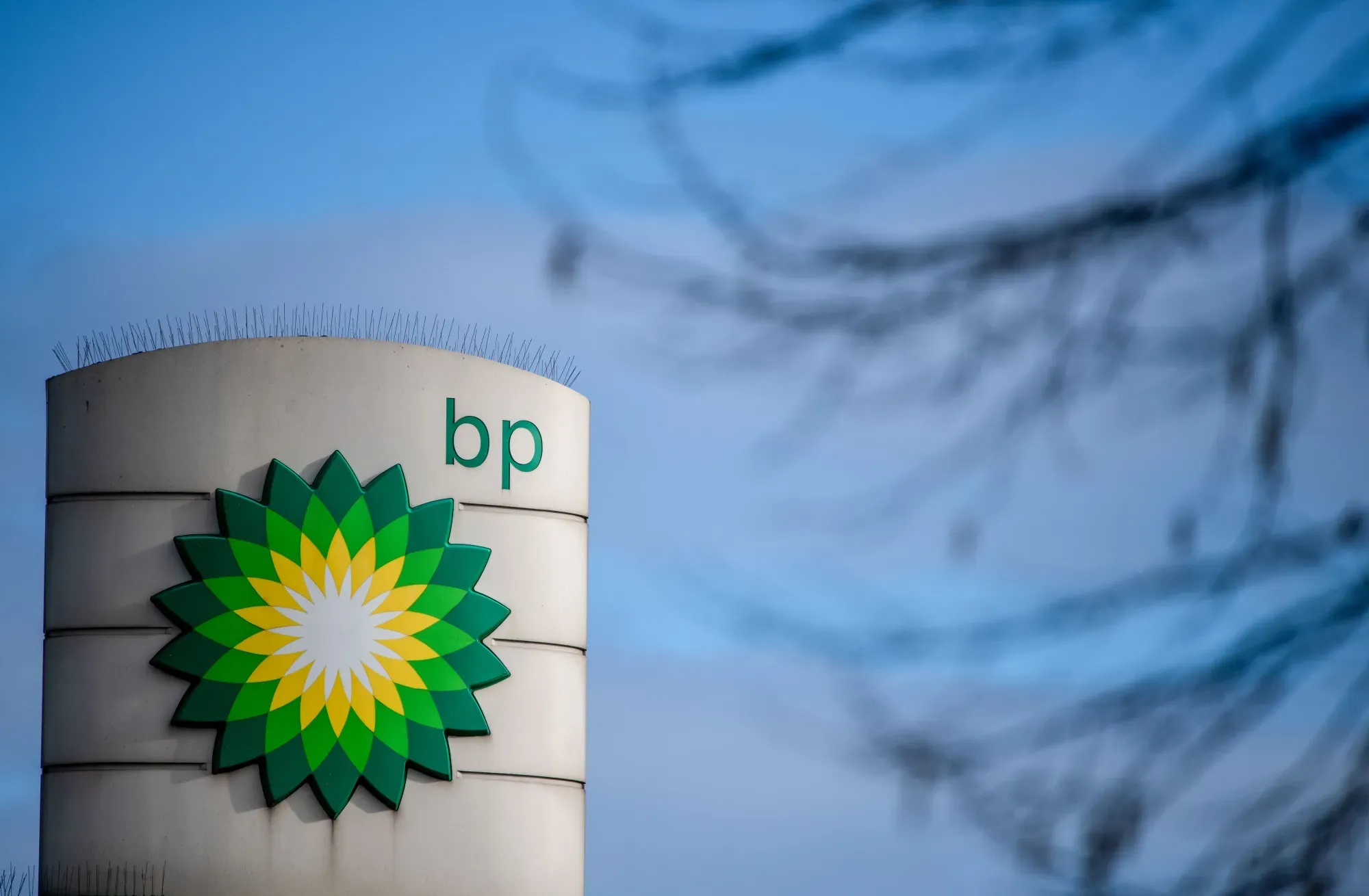 BP Halts Share Buybacks, Takes $3.1B Green Energy Writedown