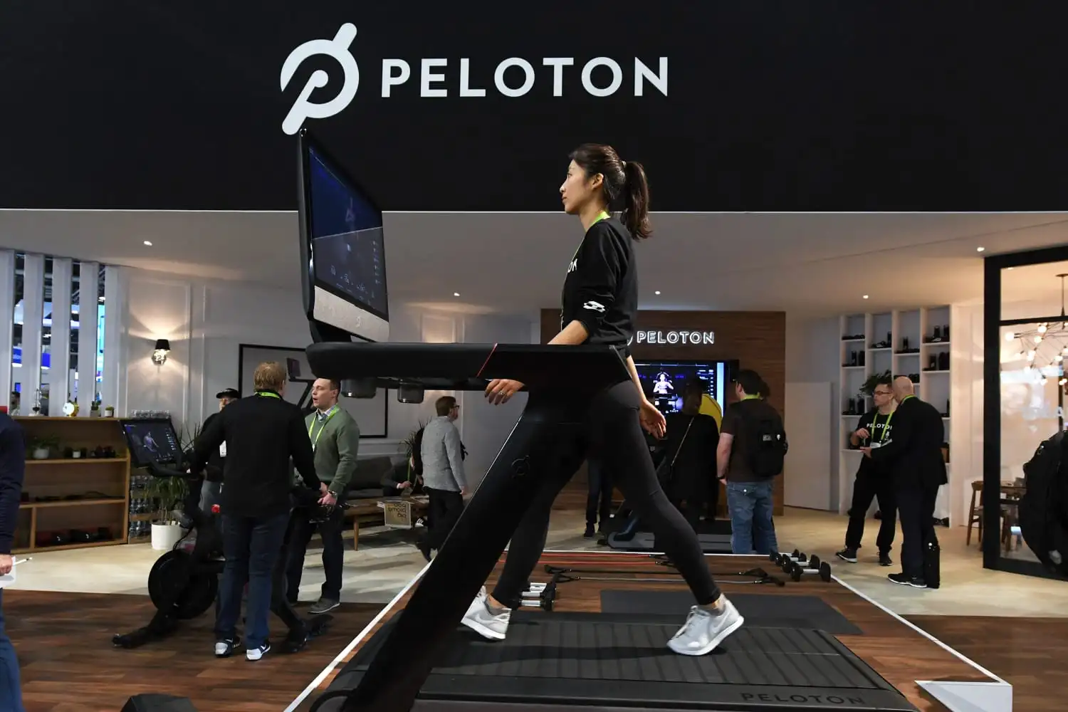 Peloton Shares Drop as New AI Products Fail to Boost Sales
