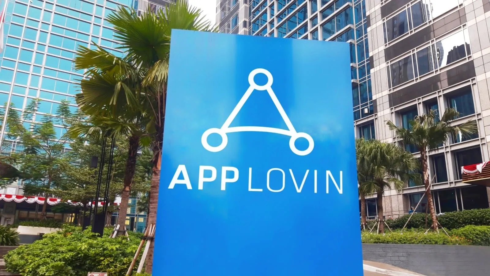 AppLovin Crushes Q4 Expectations with Strong Beats and Bullish Q1 Outlook