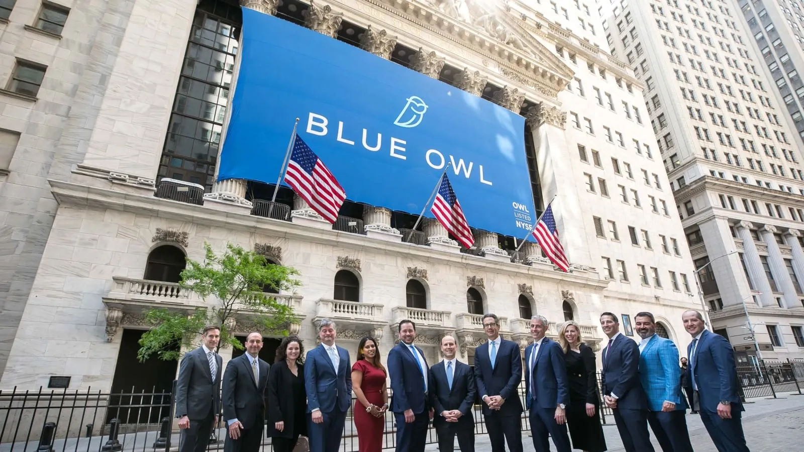 Blue Owl Capital Shares Drop Amid Private Credit Fund Withdrawal Restrictions