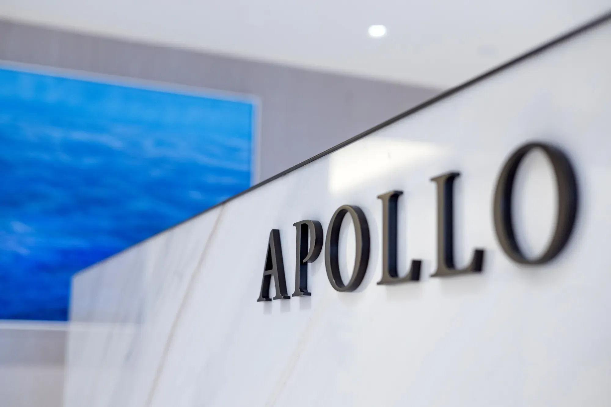 Apollo Limits Redemptions in Major Retail BDC Amid Private Credit Outflow Wave