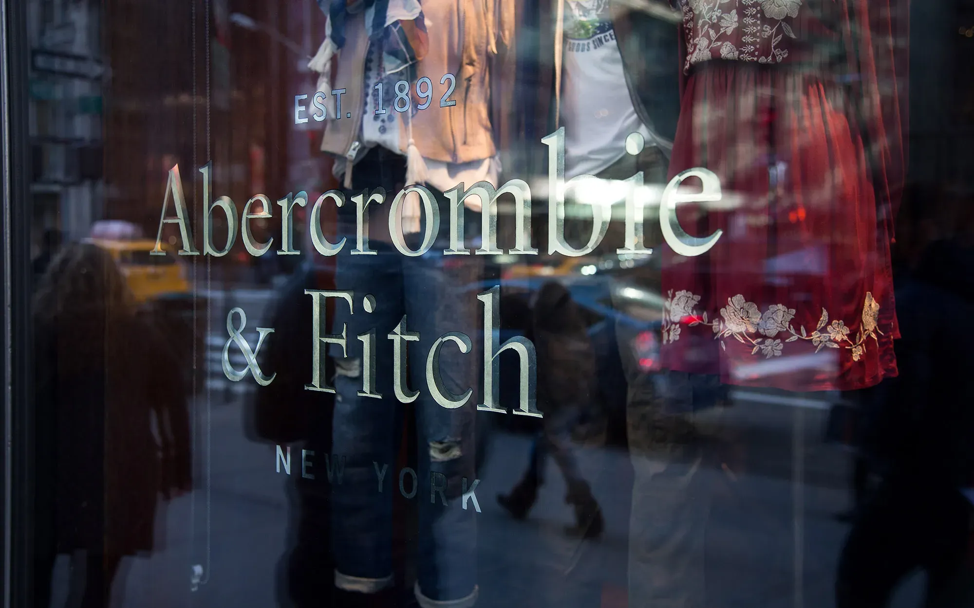 Abercrombie & Fitch Sees Slower Growth Ahead — Builds 15% U.S. Tariff Impact into 2026 Guidance
