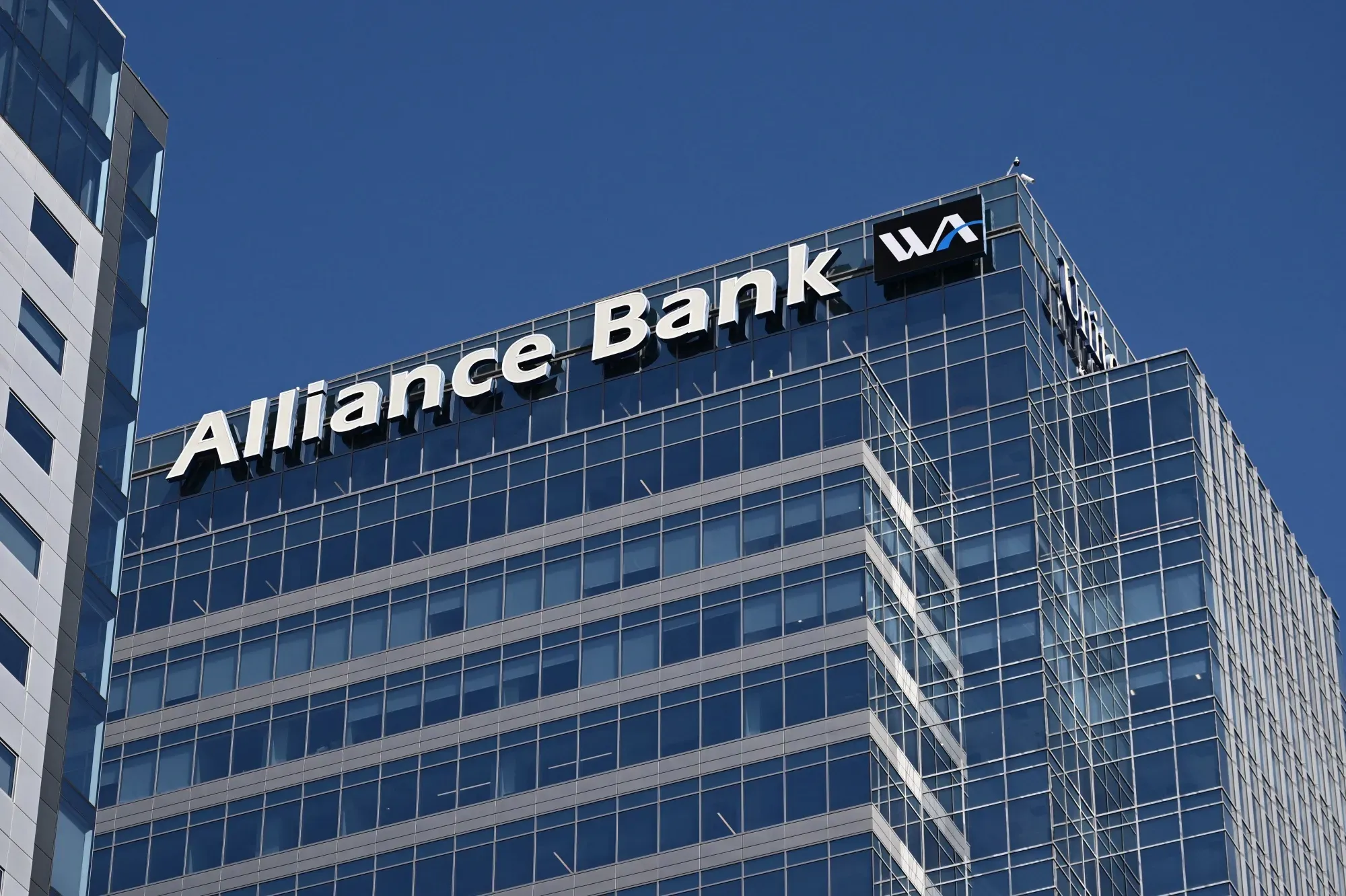 WAL Stock Falls as Bank Writes Off $126.4M After Jefferies Payment Failure