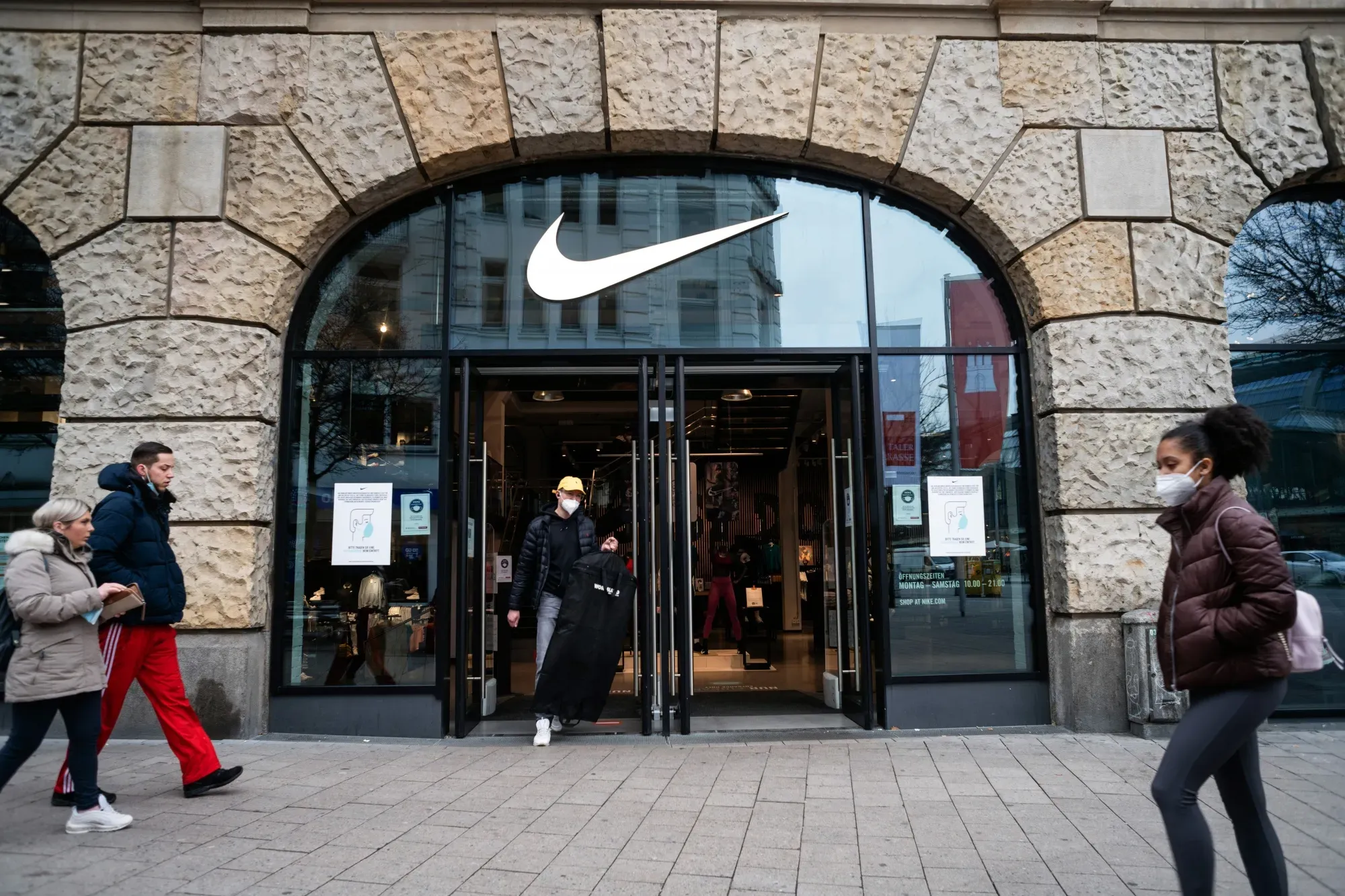 Nike Stock Gets a Boost: Barclays Upgrades to Overweight, Sees 30%+ Upside