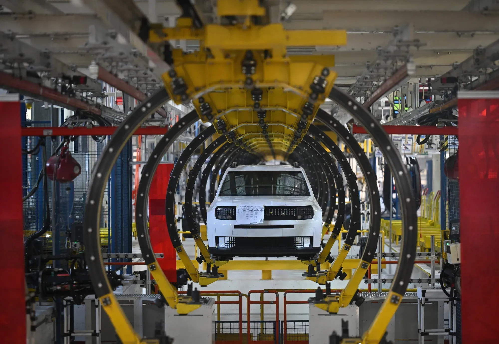 Fiat Owner Stellantis Courts China’s Xiaomi and Xpeng to Revive Struggling European Arm