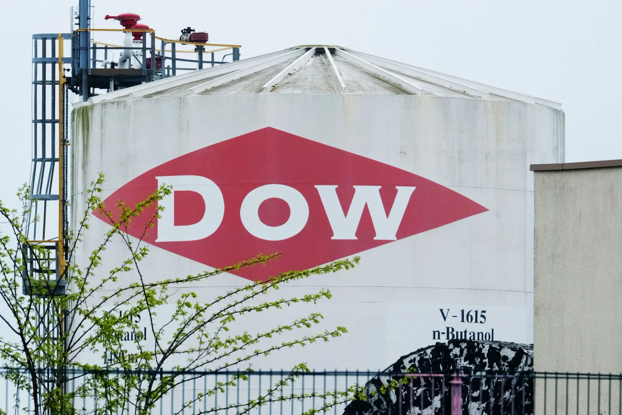 Polyethylene Surge Boosts Dow – JPMorgan Upgrades to Overweight, Lifts Target to $40