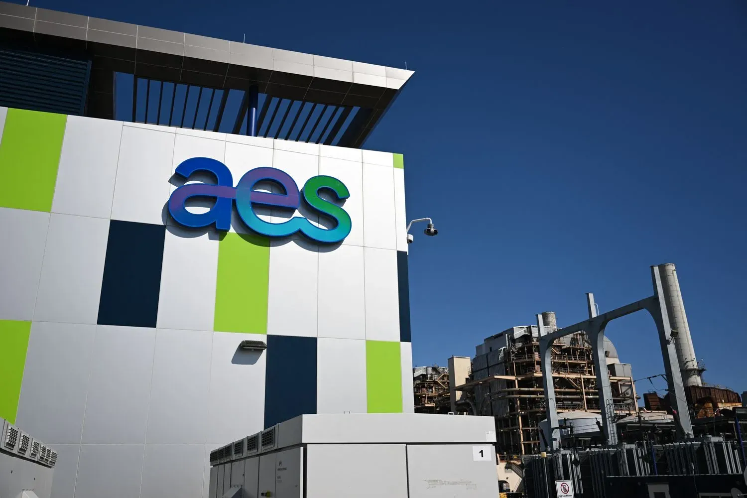 AES to Go Private: $10.7B Buyout at $15/Share Led by BlackRock's GIP and EQT