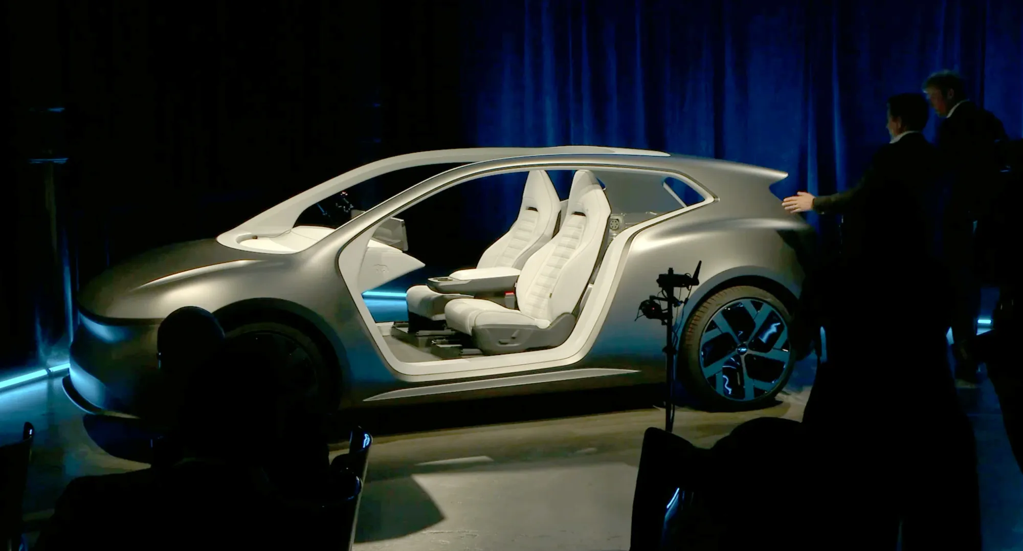 Lucid Takes Aim at Tesla: Unveils Cybercab-Like Robotaxi Concept and $69–$199 Self-Driving Subscription