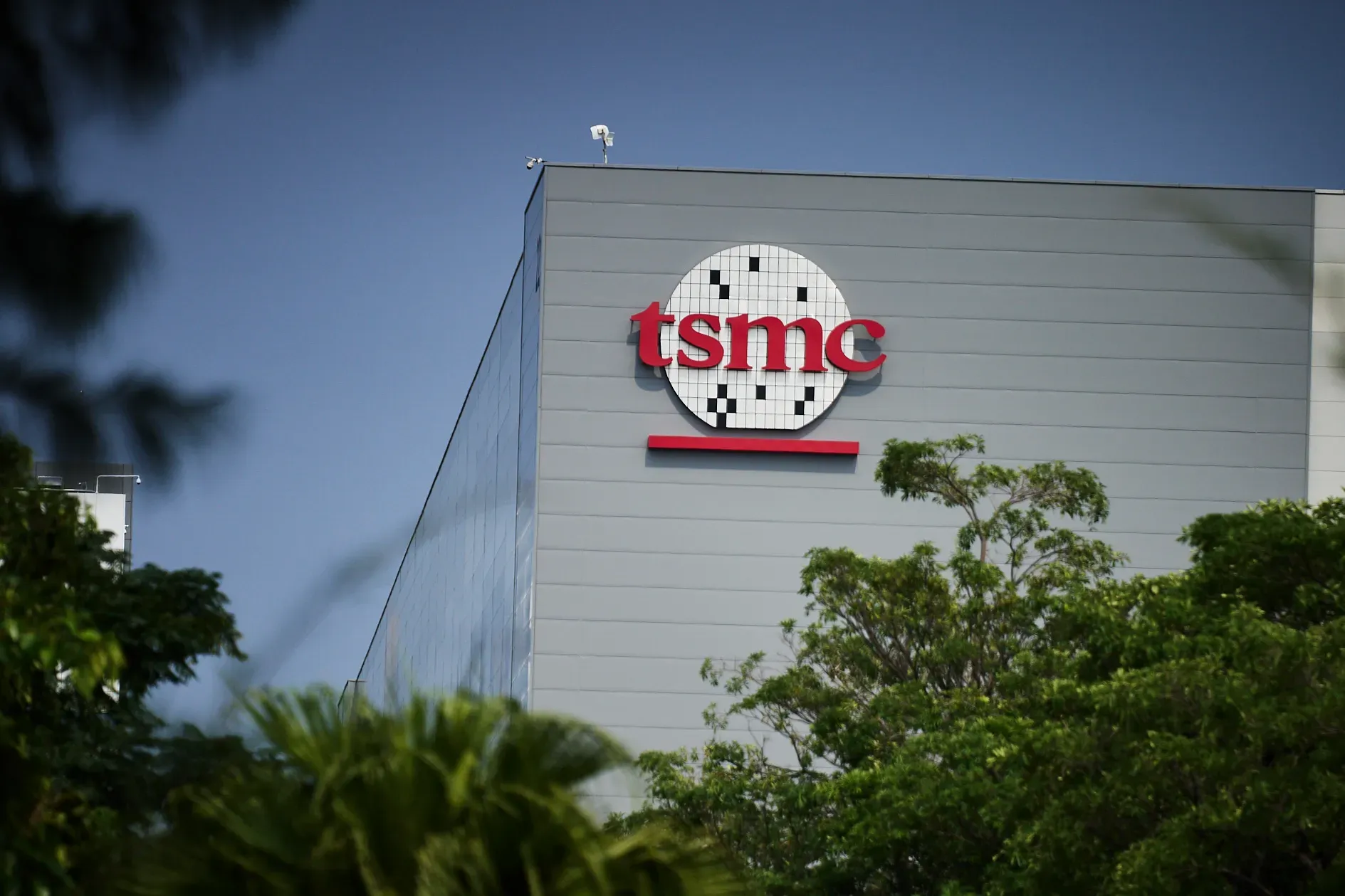 TSMC Surges as Taiwan Eases Single-Stock Investment Limits