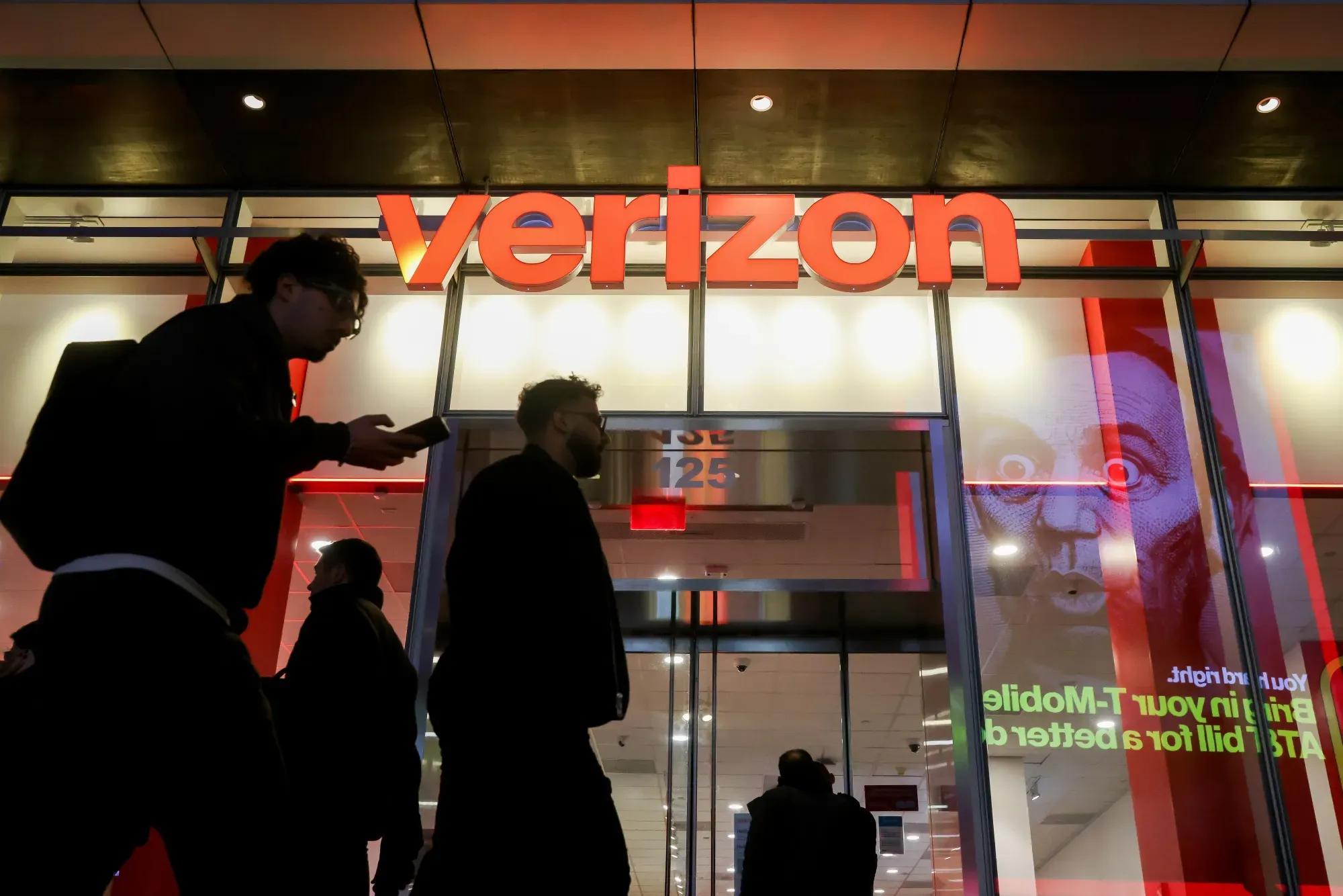 Verizon Raises 2026 Profit Forecast After First Positive Q1 Phone Subscriber Gains Since 2013