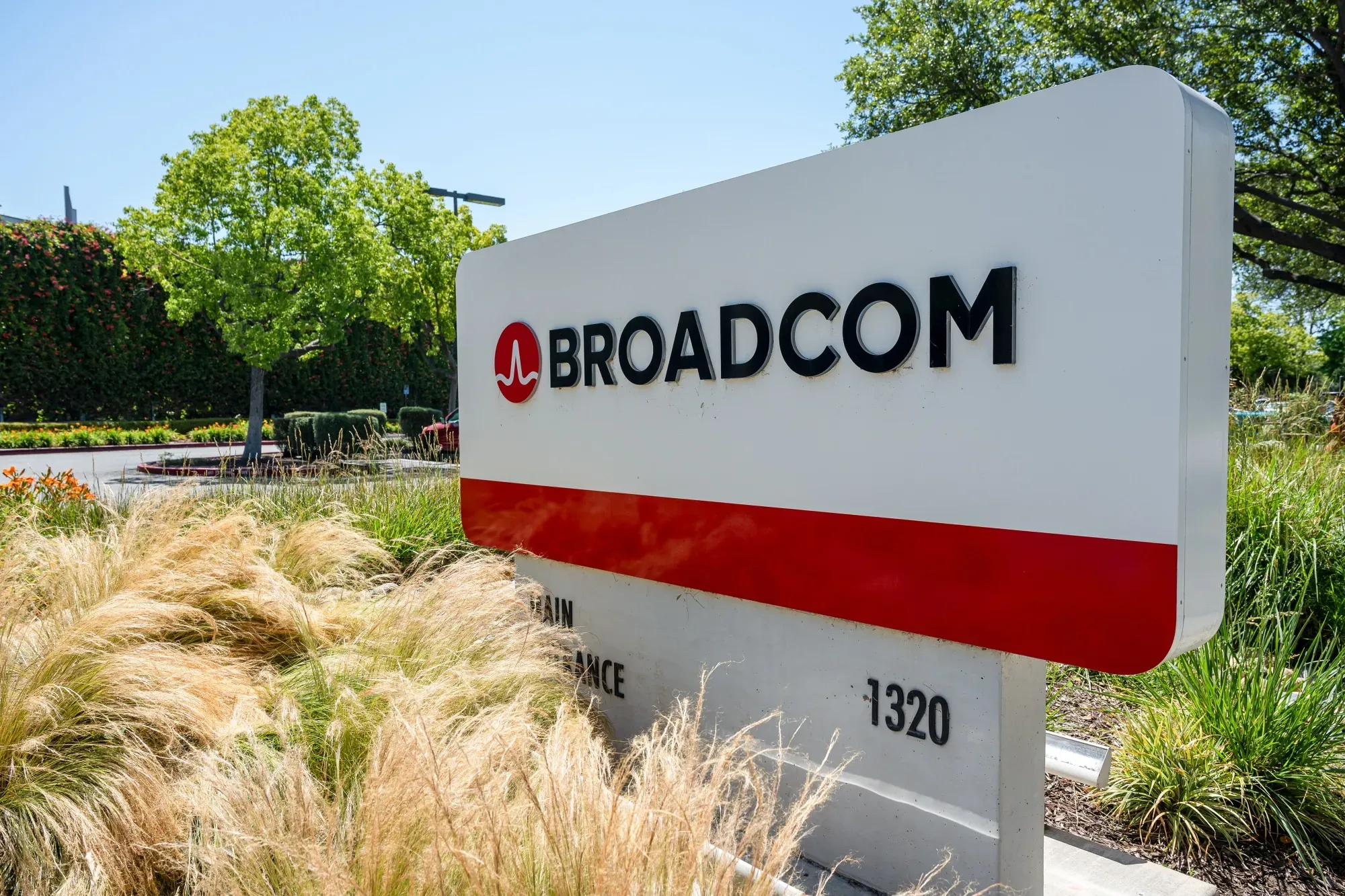 Broadcom and Google Team Up to Power Anthropic’s AI Growth