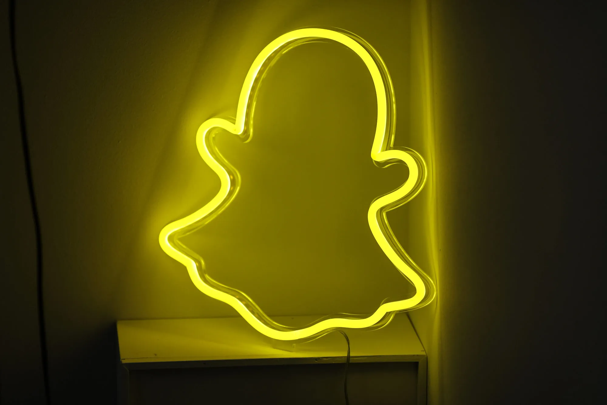Snap Cuts 1,000 Jobs (16% of Staff) to Reach Profitability
