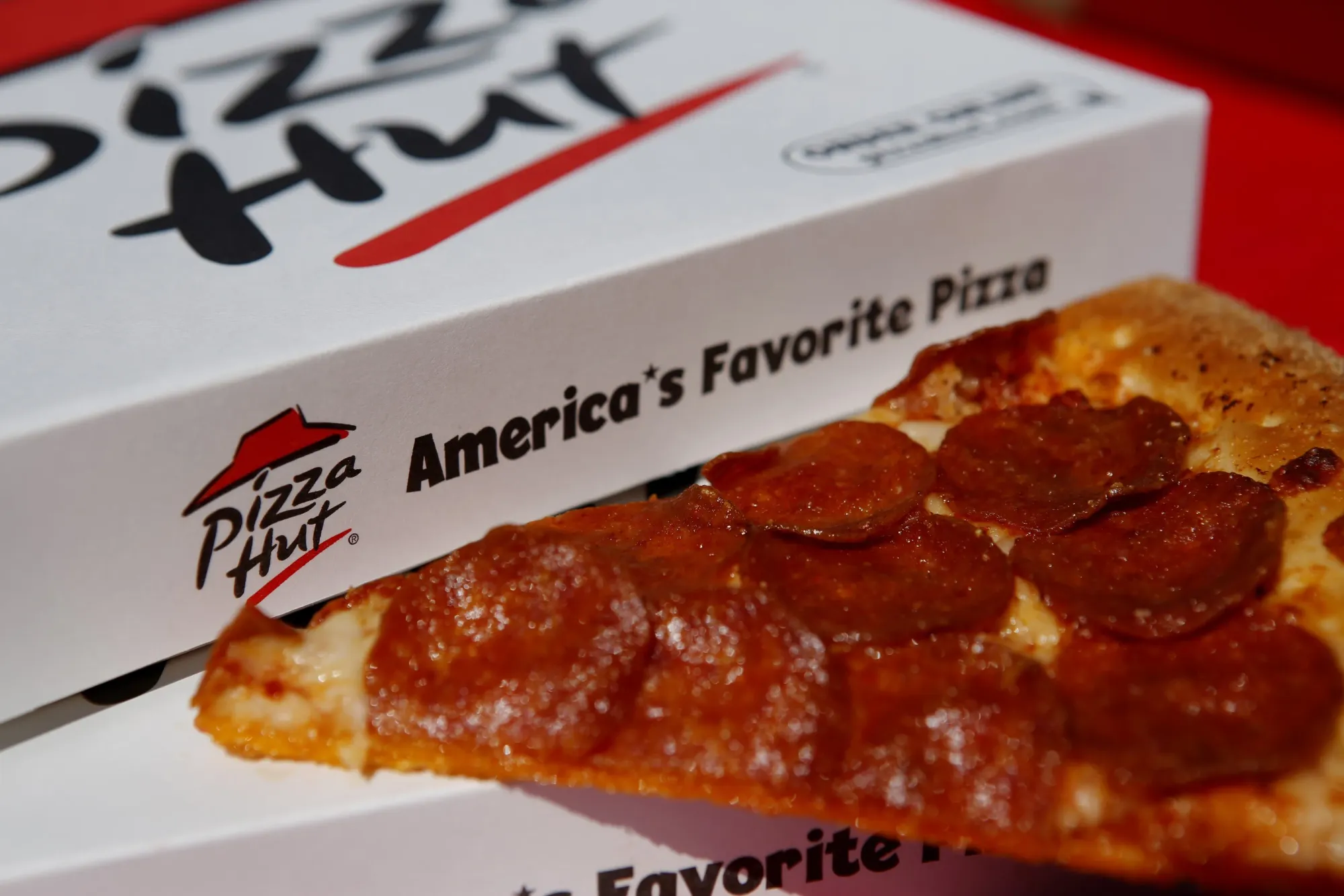 Pizza Giants on the Menu: Papa John's and Pizza Hut Nearing Sale