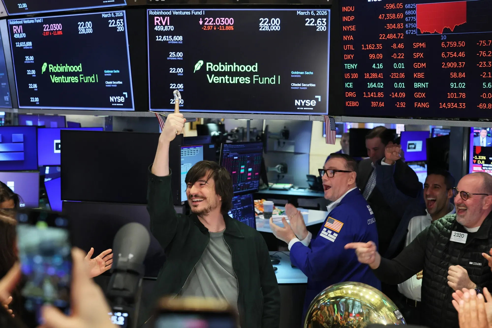Robinhood and Webull Surge as SEC Scraps $25,000 Day Trading Rule