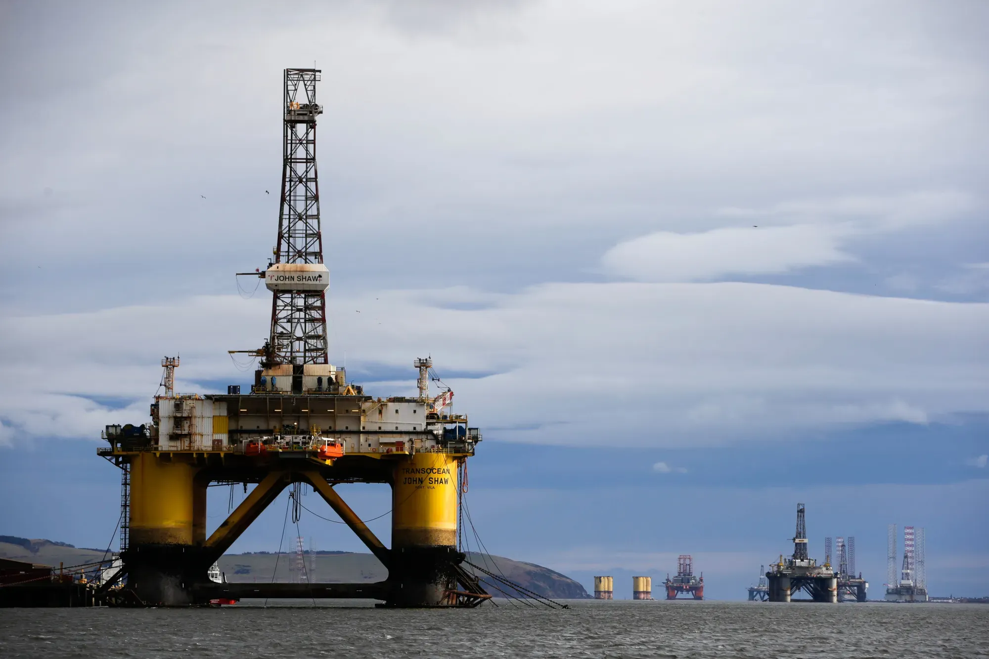 Transocean Secures $1 Billion in New Contracts and Retires $358 Million Debt Early