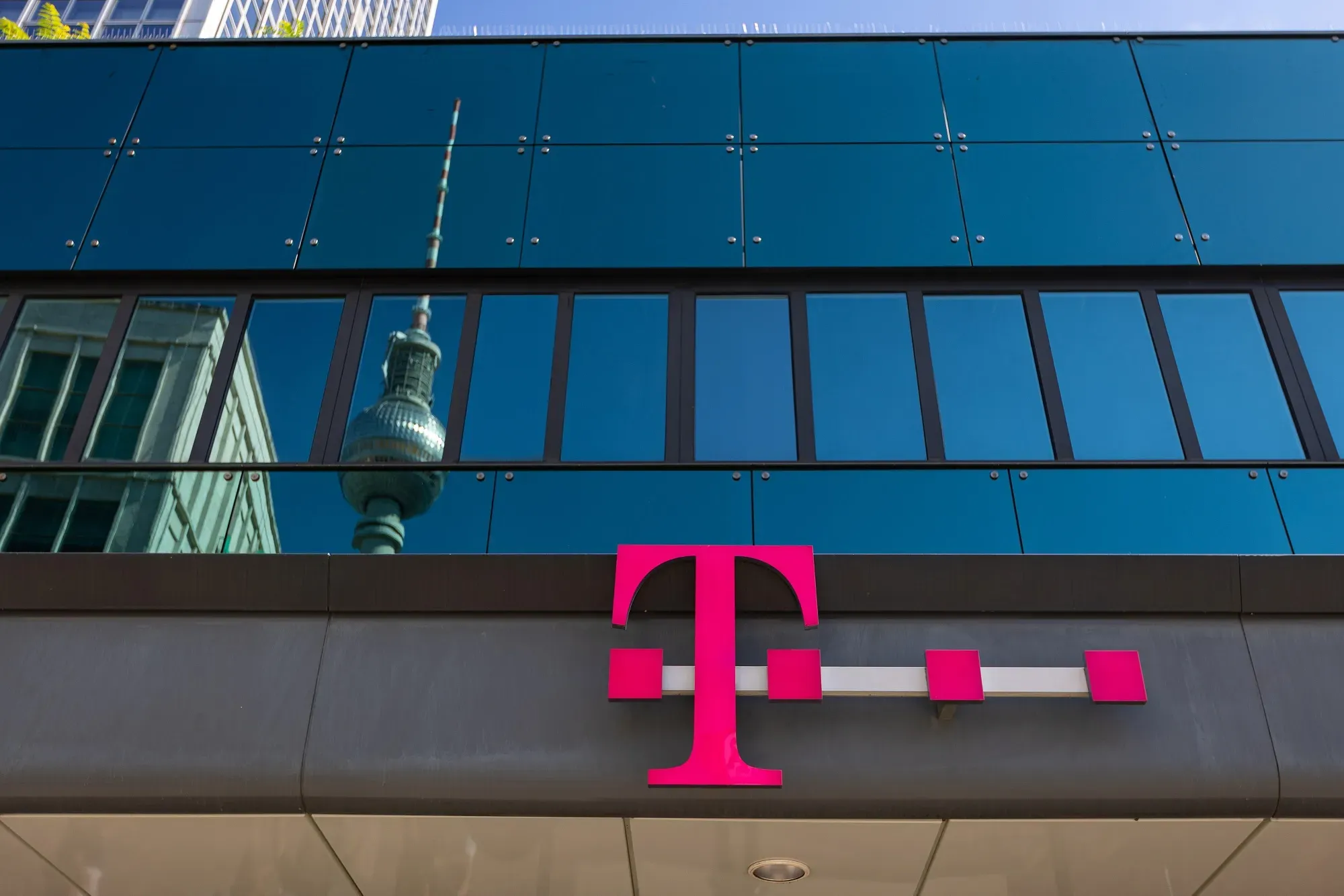 Deutsche Telekom Eyes Full Merger with T-Mobile in Record-Breaking Deal