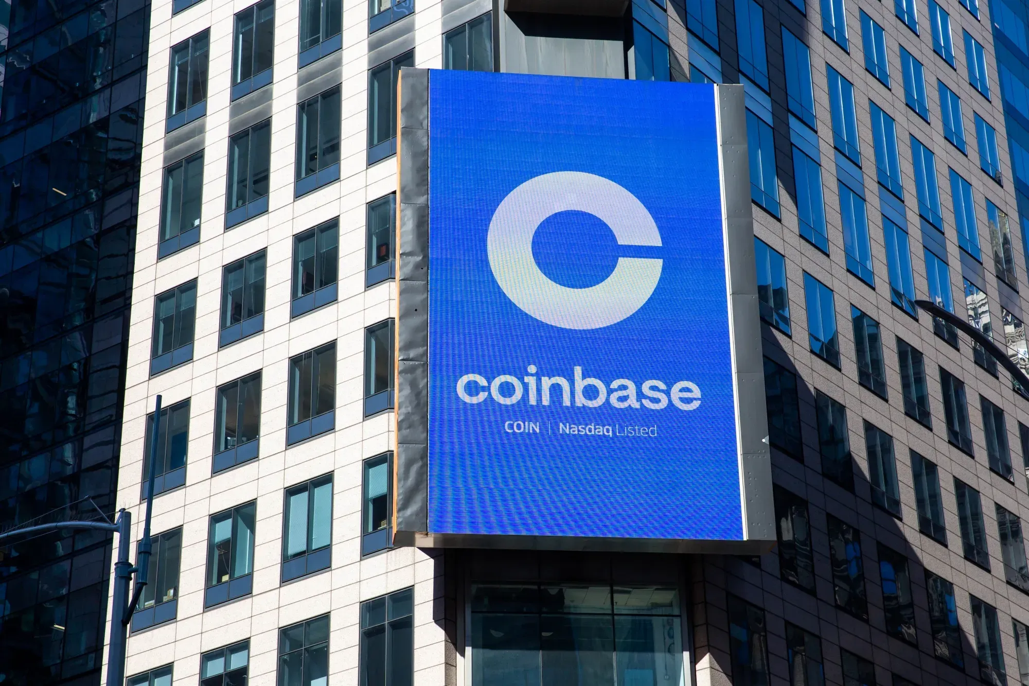 Coinbase Announces 2026 Layoffs: 700 Employees Let Go in Major Restructuring