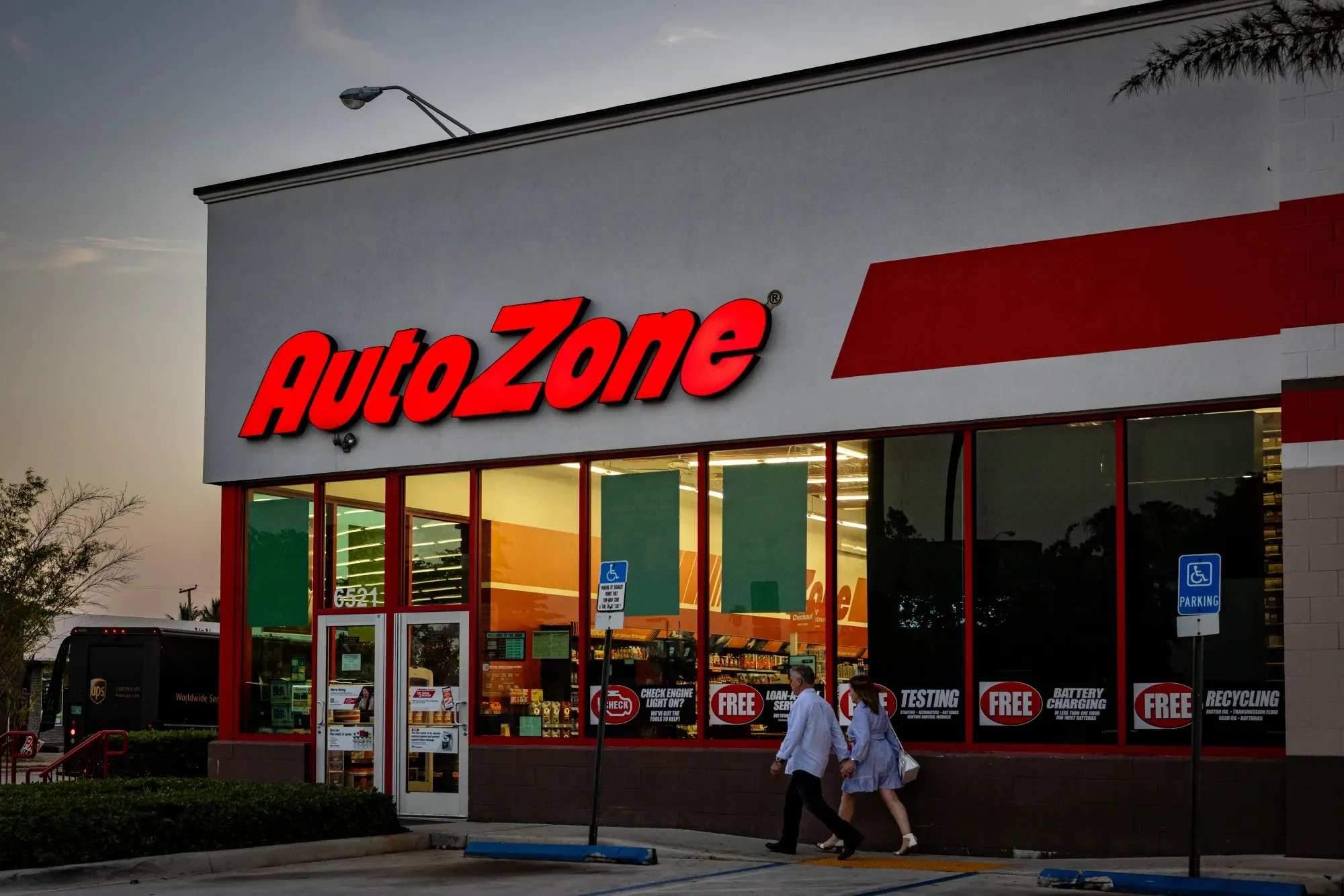 Cool Weather Hits AutoZone Hard: Q3 Sales Miss Expectations, Shares Drop