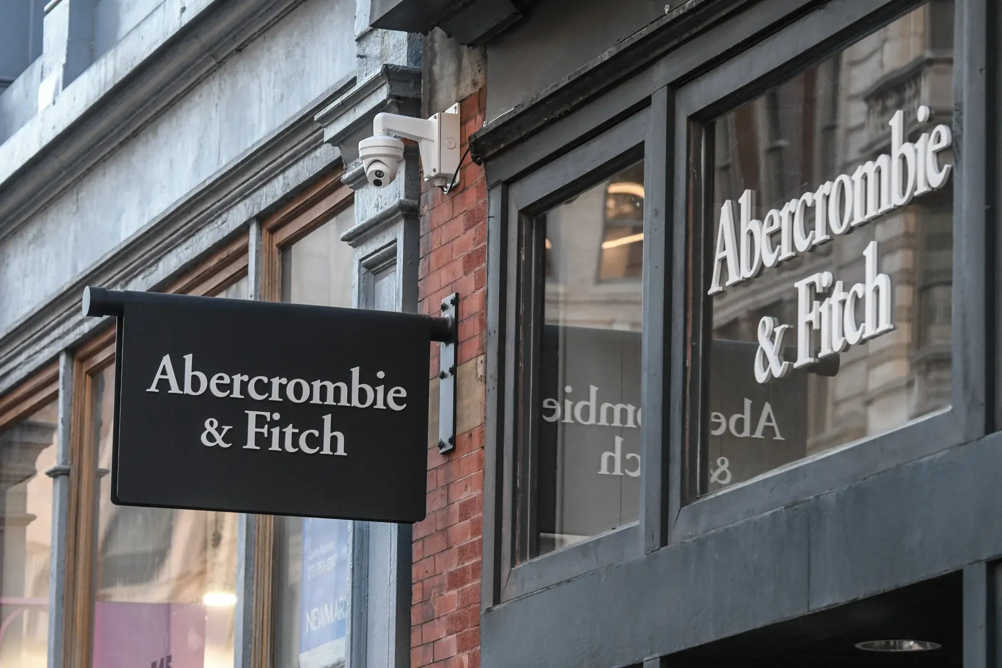 Abercrombie & Fitch Beats Profit Estimates with Record Q1 Sales Despite Middle East Headwinds