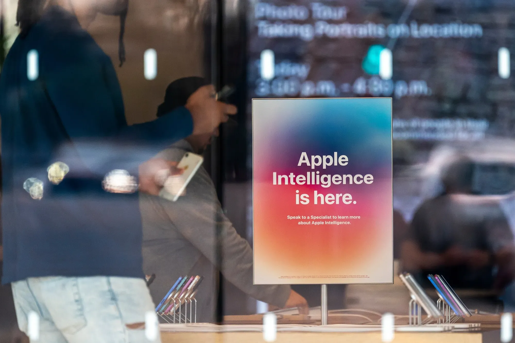 Wedbush Raises Apple Price Target to $400 on $15 Billion AI Opportunity