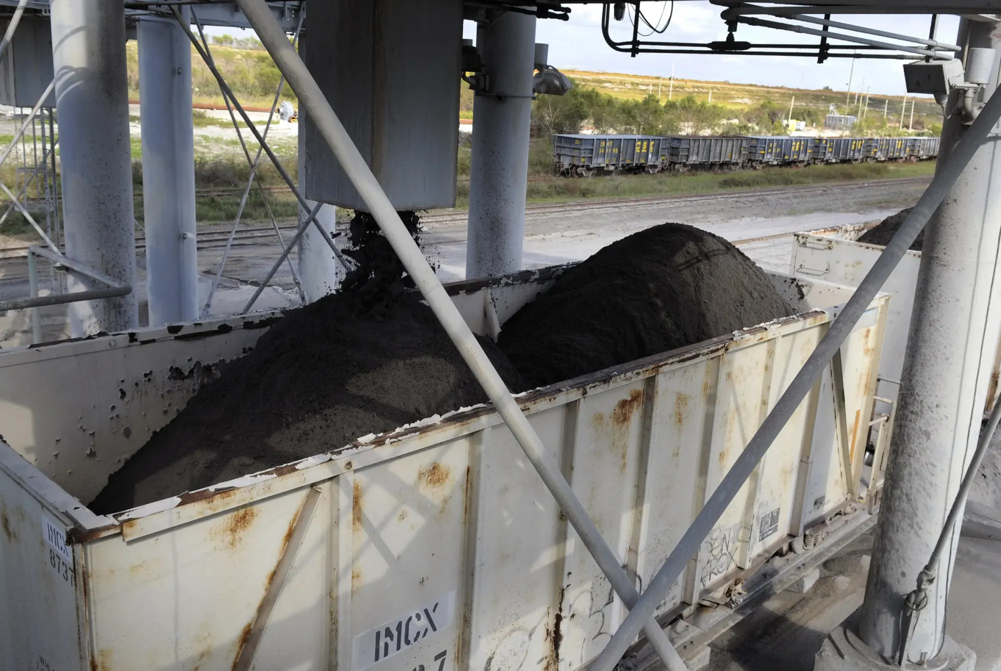 Mosaic Withdraws Phosphate Guidance and Slashes 2026 Capex as Sulfur Prices Surge