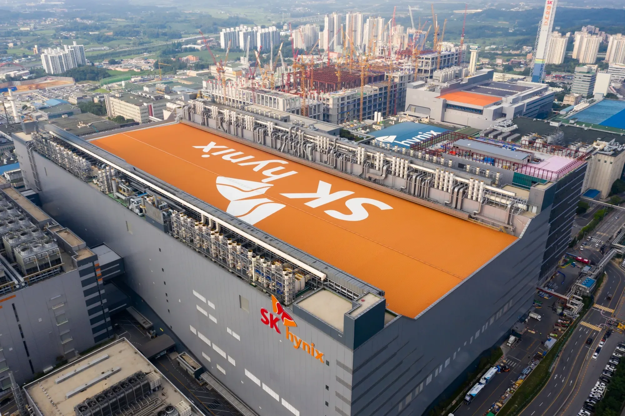 Intel and SK Hynix Join Forces to Break TSMC’s AI Packaging Monopoly