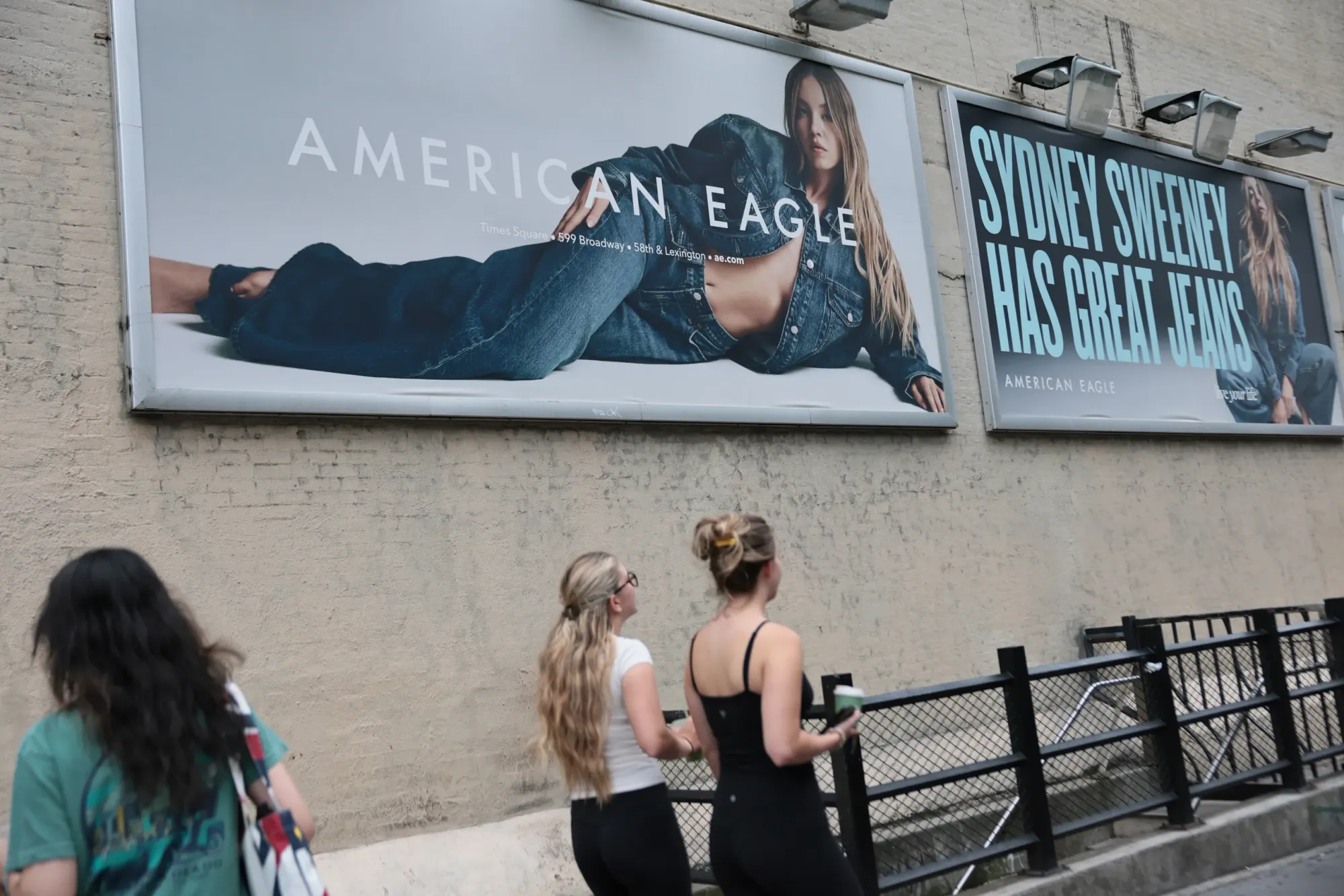 American Eagle Q1 2026: Aerie Hits $2B Milestone as Flagship Brand Declines 2%, Shares Fall 